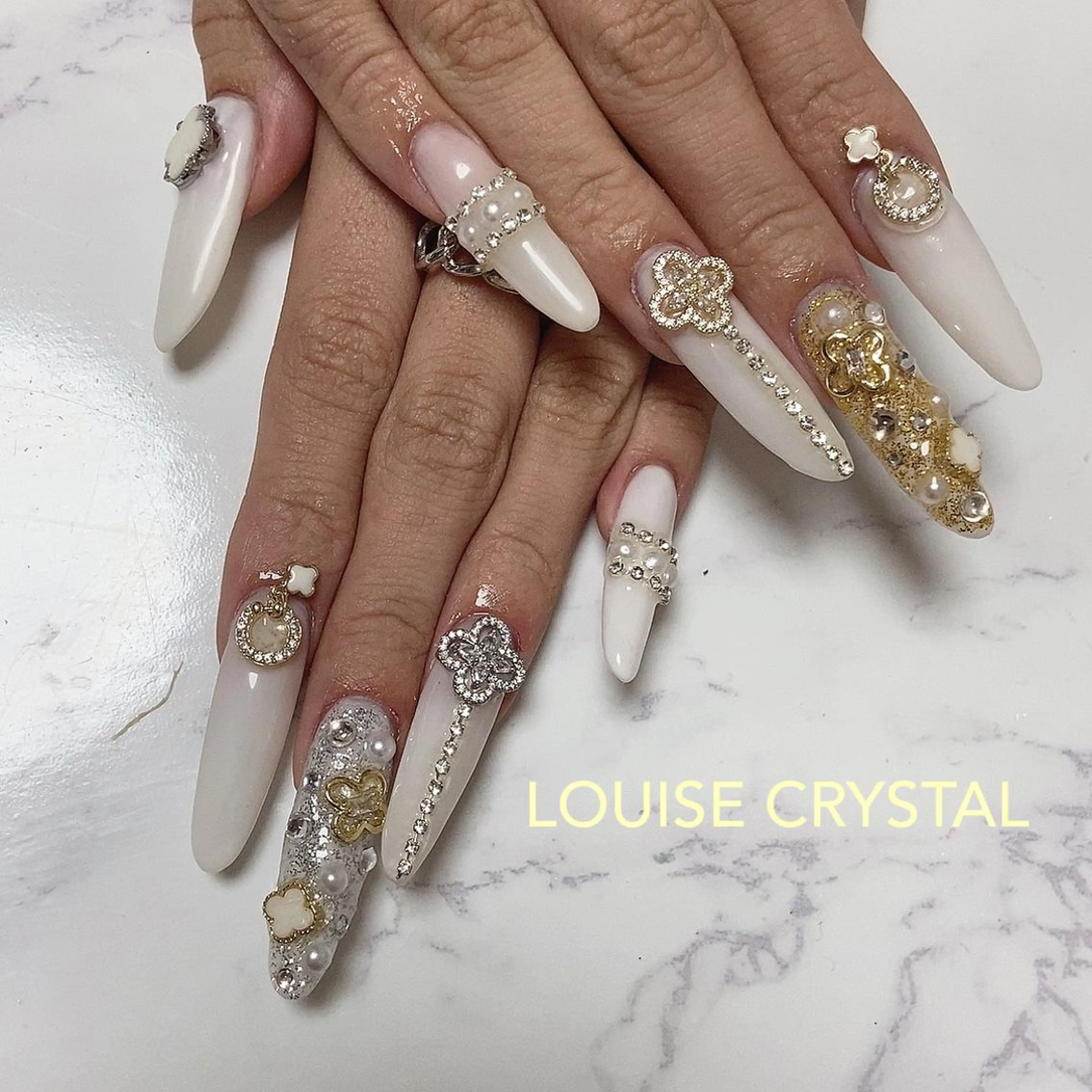 ネイル スカルプネイル LOUISE CRYSTALのネイルデザイン