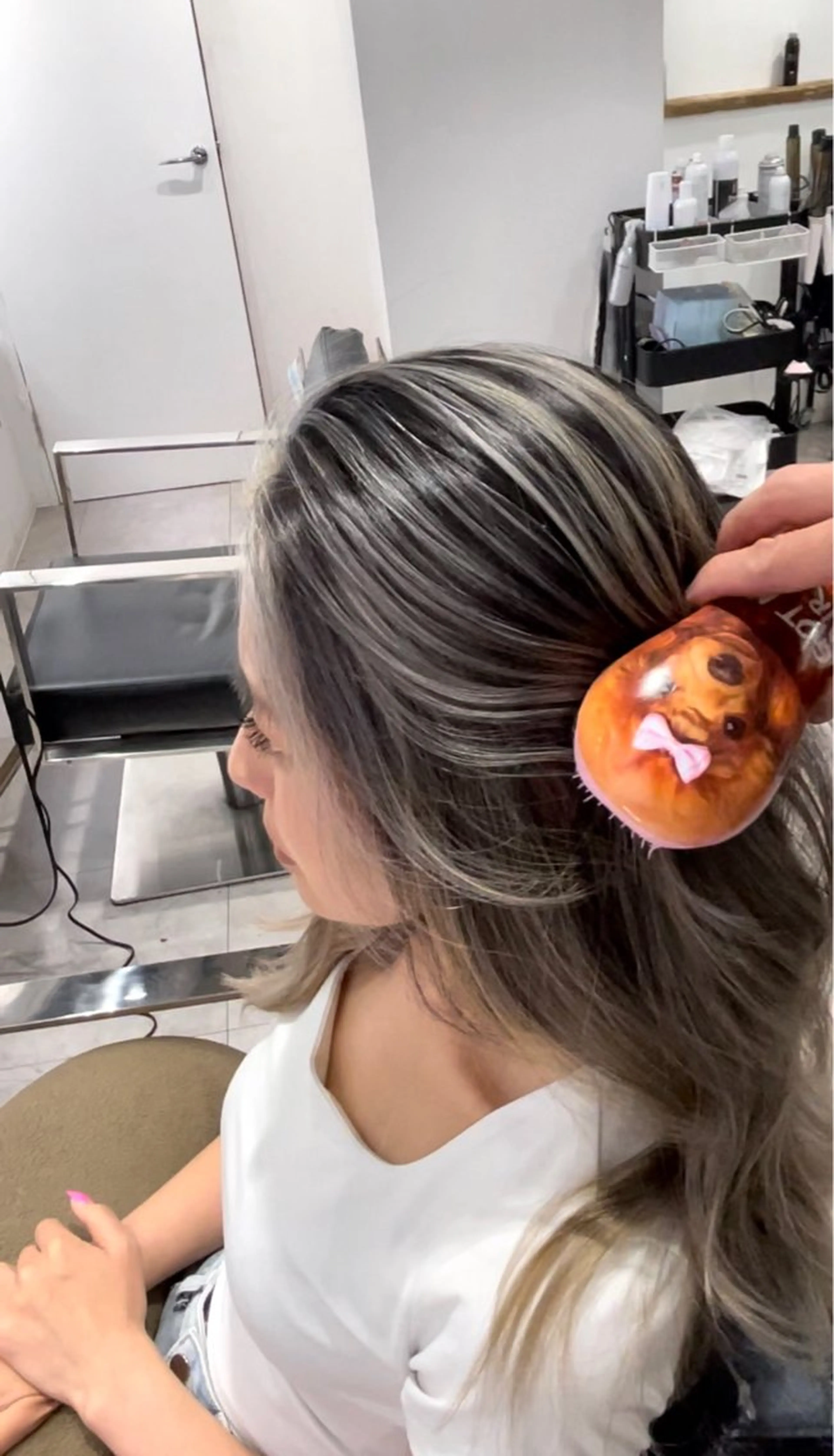 セミロング カラー ブリーチ ヘアカラー トリートメント FOLK所属・白髪ぼかしハイライト バレイヤージュヤマトのヘアスタイル