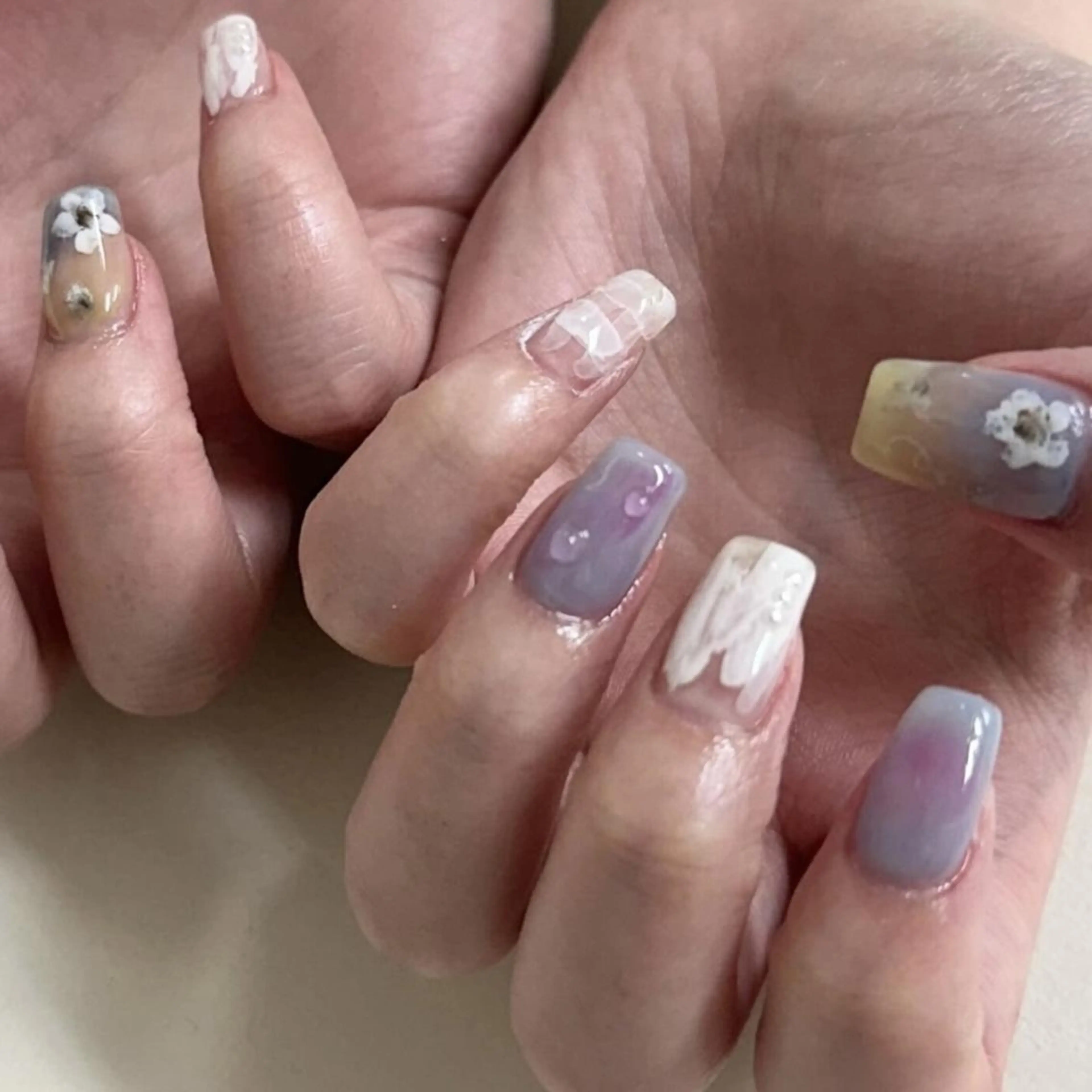 ネイル フラワーネイル ジェルネイル 韓国ネイル ニュアンスネイル ワンホンネイル nailstudio eviz新宿店のネイルデザイン