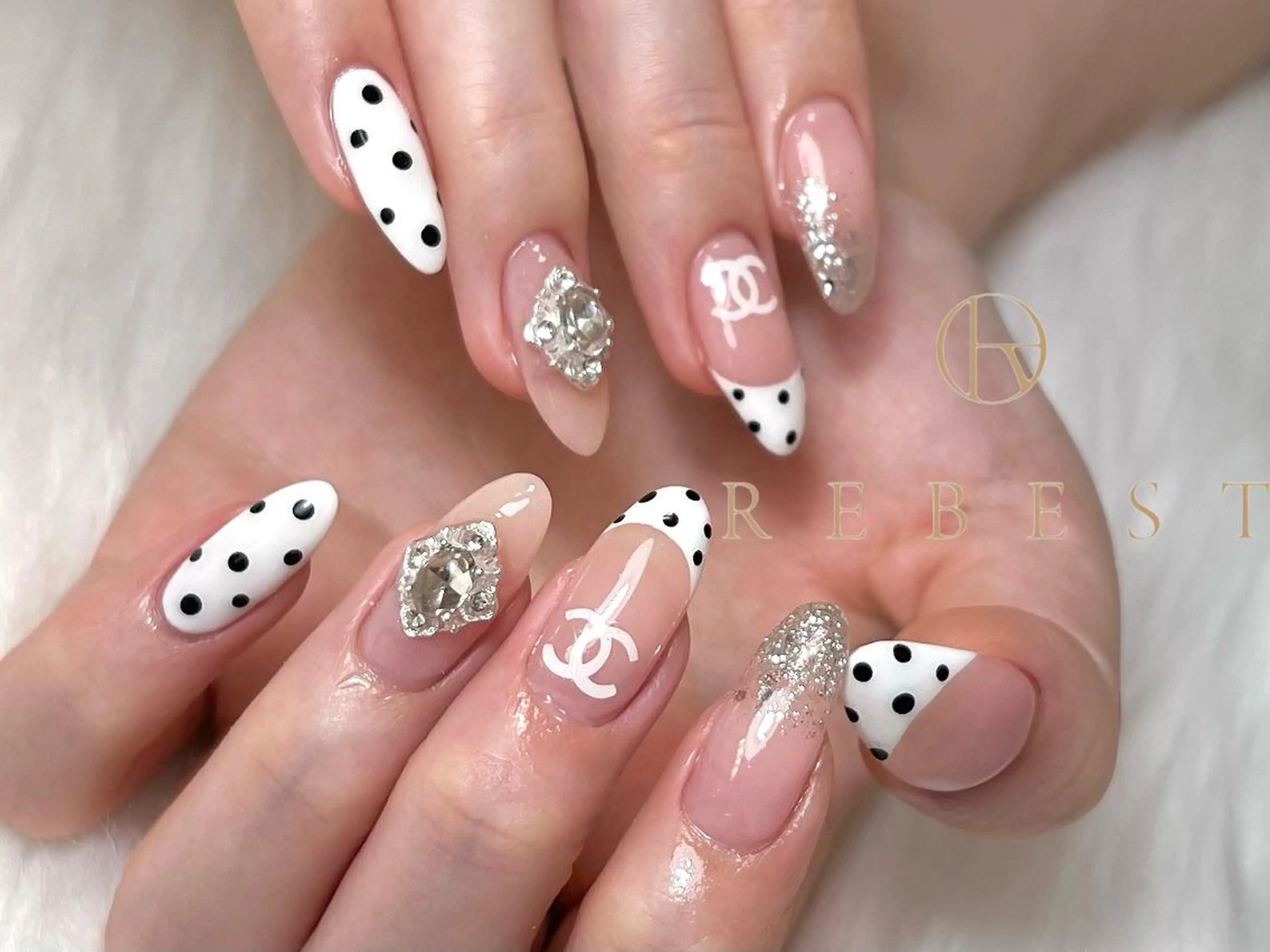 ネイル ❤️💛REBEST 付け放題Nailのネイルデザイン