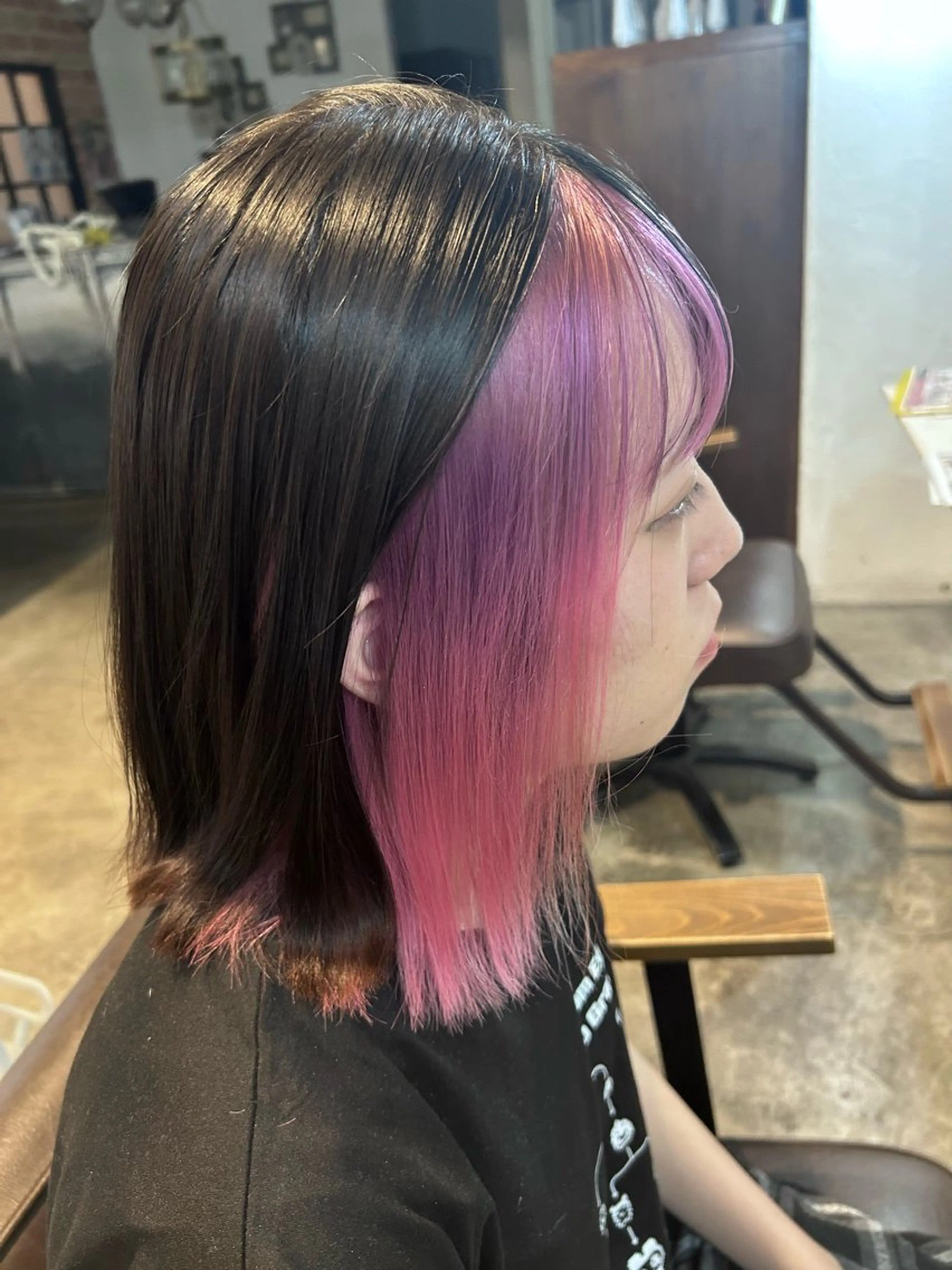 カラー 黒髪 ブリーチ インナーカラー 中島 花彩のヘアスタイル