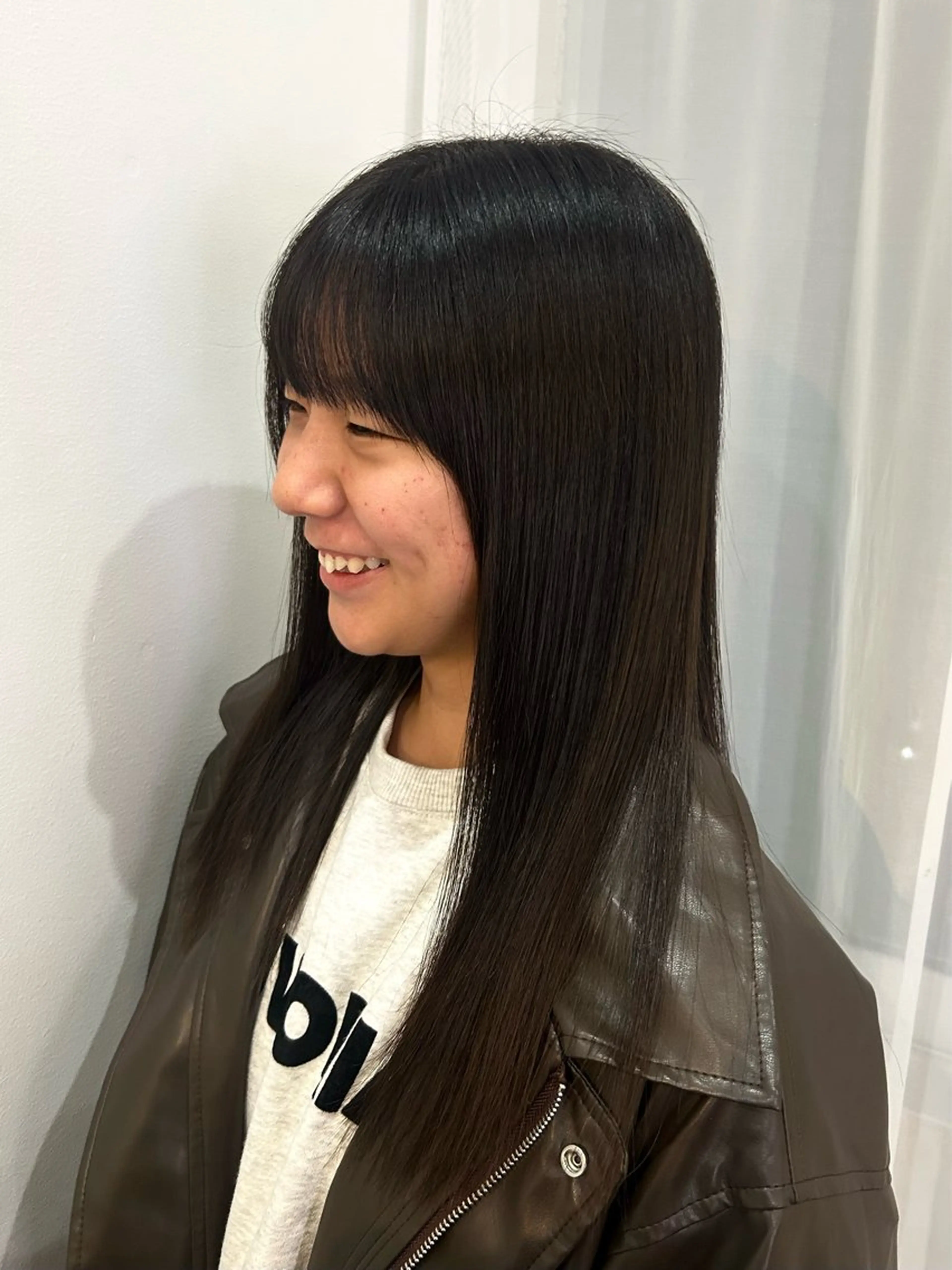 ロング 大嘉田 麻凜のヘアスタイル