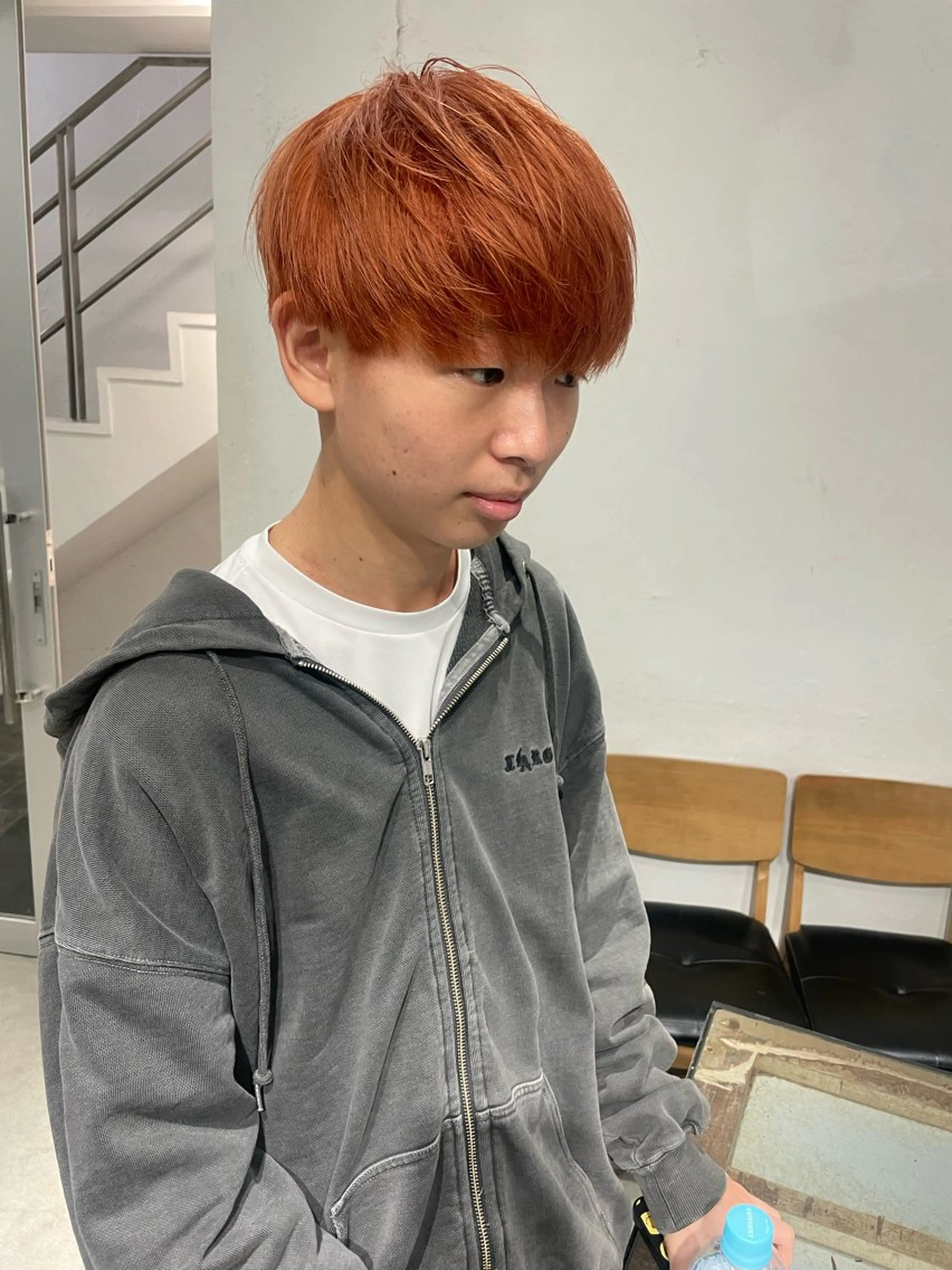 ショート カラー メンズ メンズブリーチ センターパート メンズハイライト メンズハイトーン メンズインナーカラー カット ヘアカラー トリートメント スパイラルパーマ 🌐hina⭐️のヘアスタイル