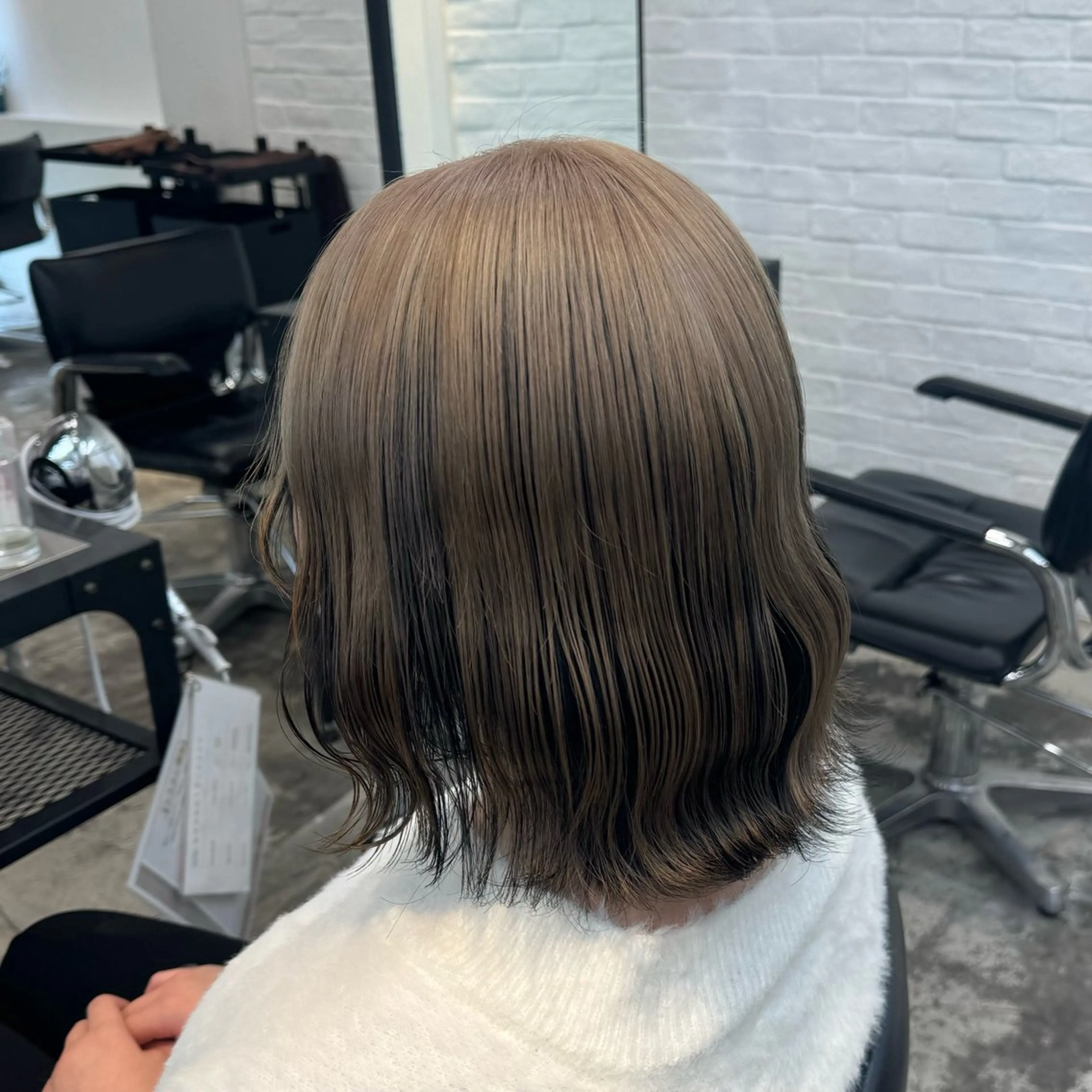 ミディアム カラー デザインカラー ヘアカラー トリートメント 🌼動き×透明感🩵 ハイトーン/ナナのヘアスタイル