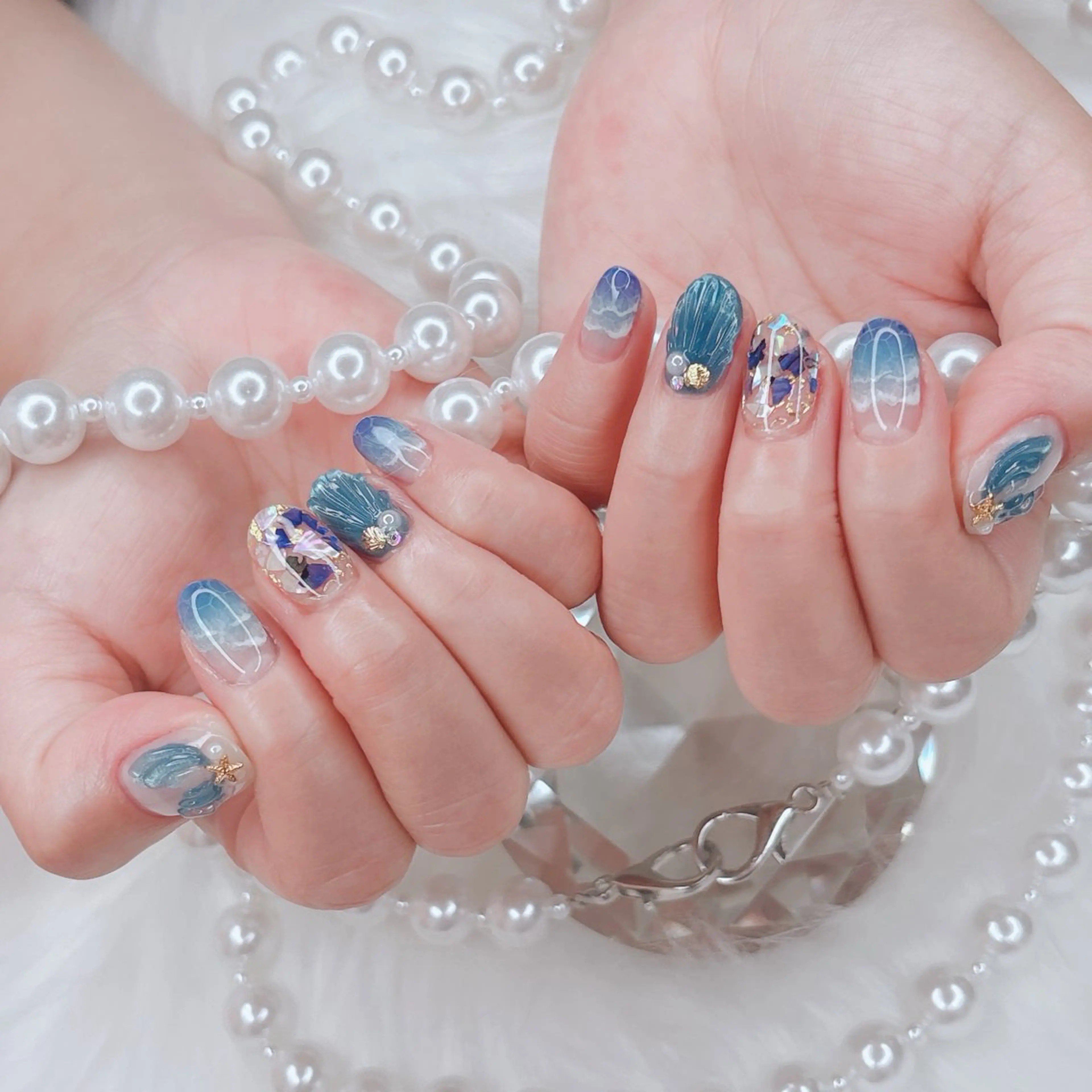 ネイル ゴージャス Me19🕊️‎🤍 yuriのネイルデザイン