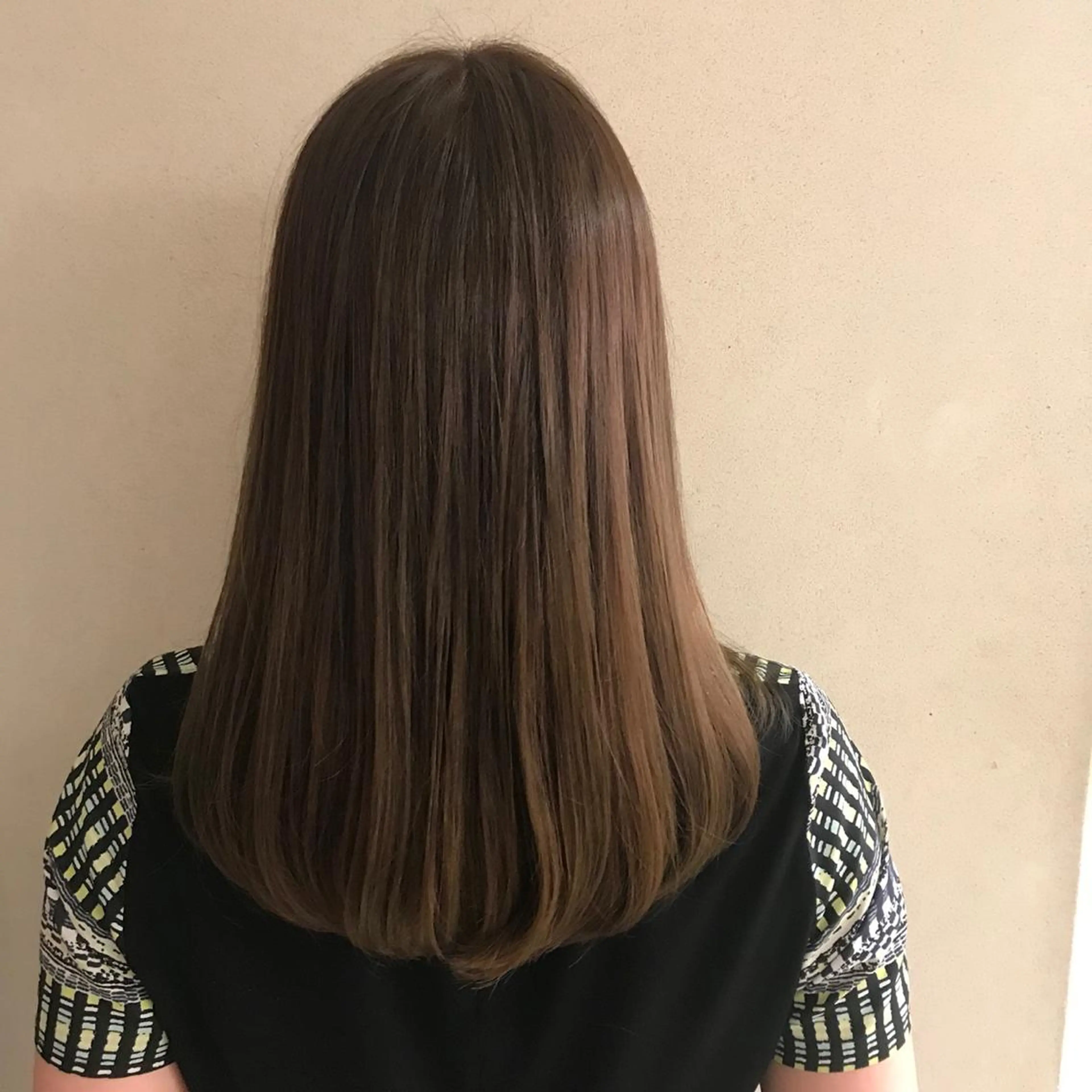 ミディアム 縮毛矯正 カット 縮毛矯正 トリートメント Lond fleur 大宮  ロンドフルール所属・石畑結華 Lond店長のヘアスタイル