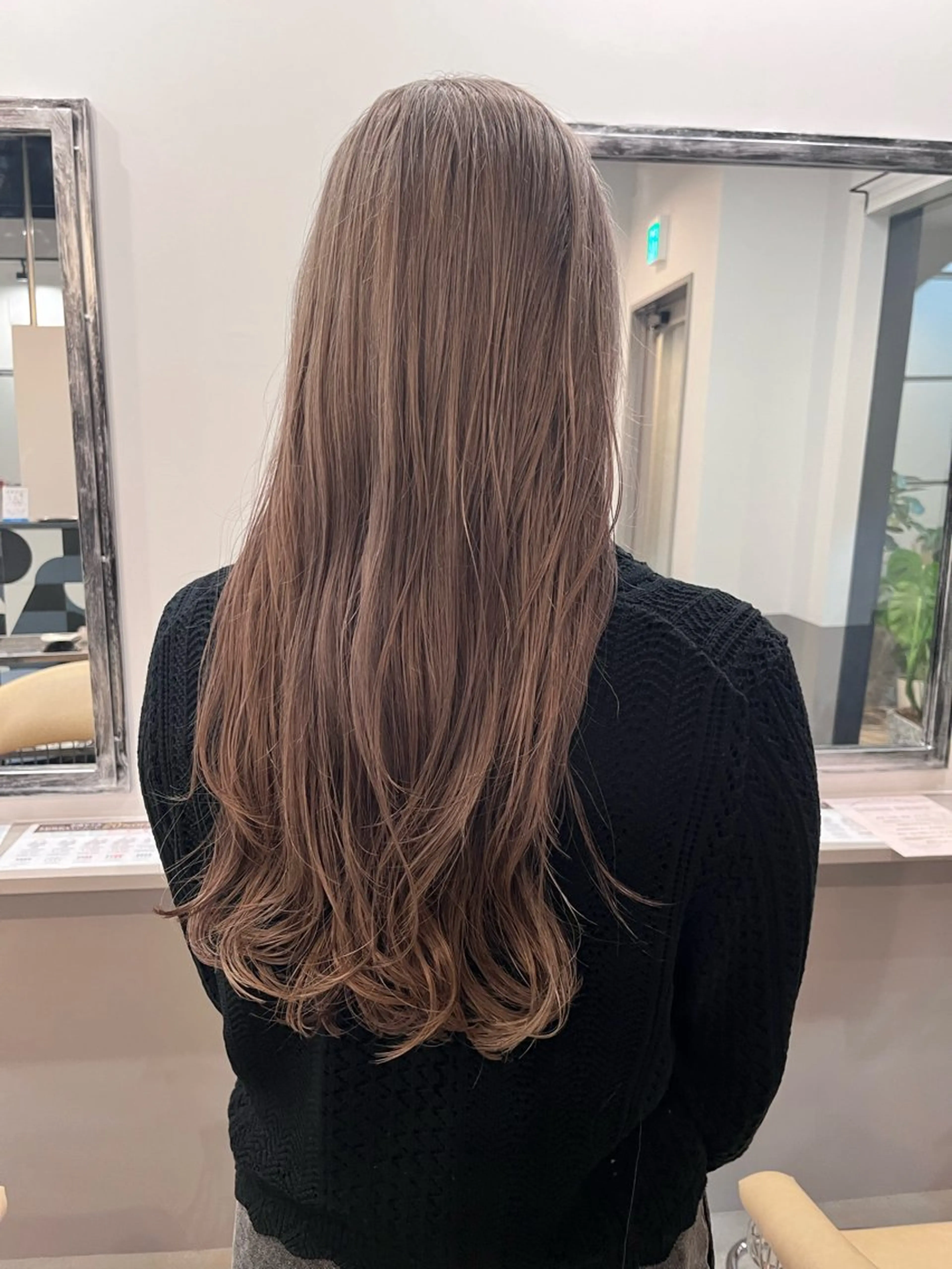 ロング カラー グレージュ ミルクティーグレージュ カット ヘアカラー dogstar小林諒 レイヤー/パーマのヘアスタイル