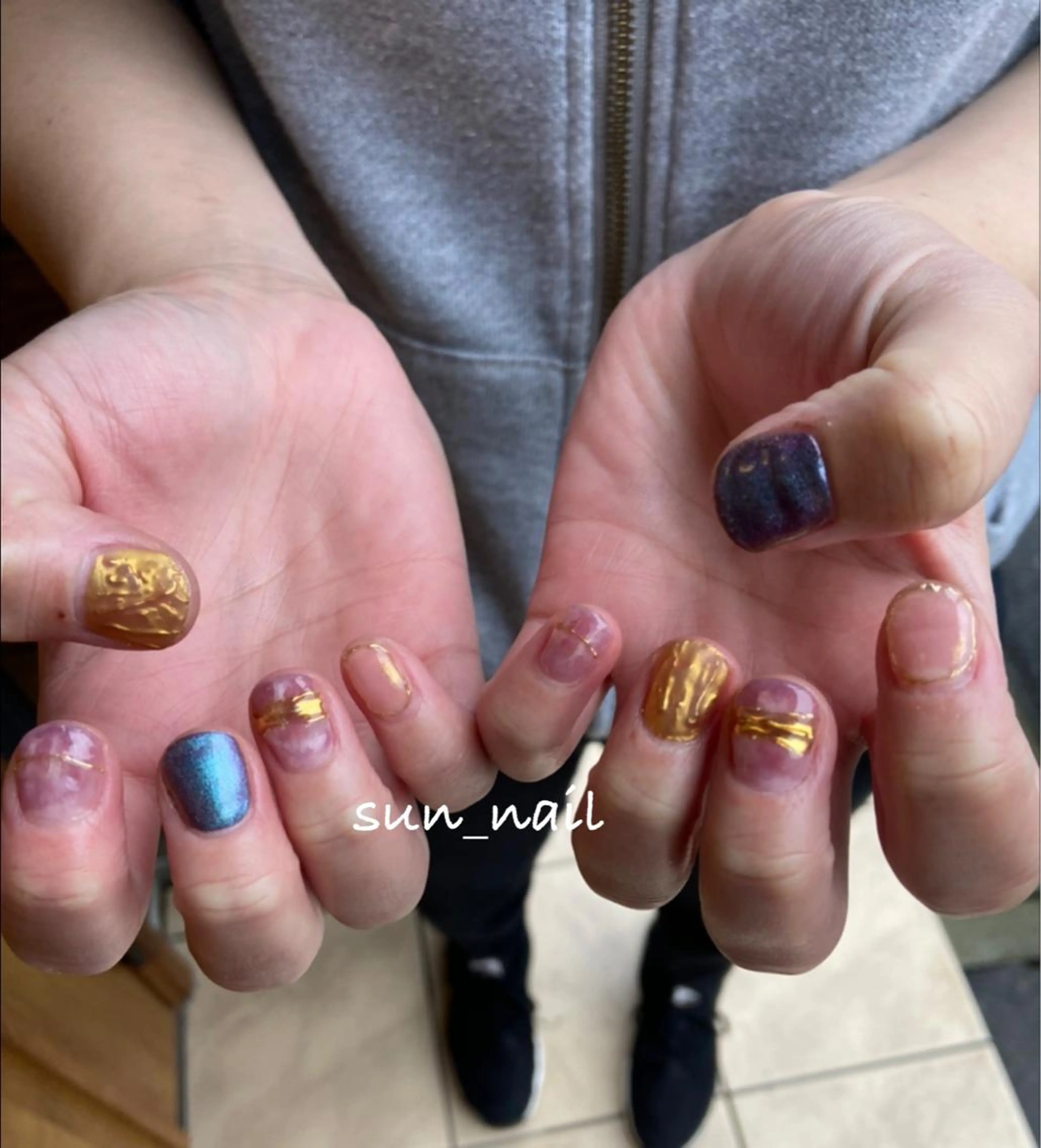 ネイル ゴールド マグネットネイル ミラーネイル パープル . unffのネイルデザイン