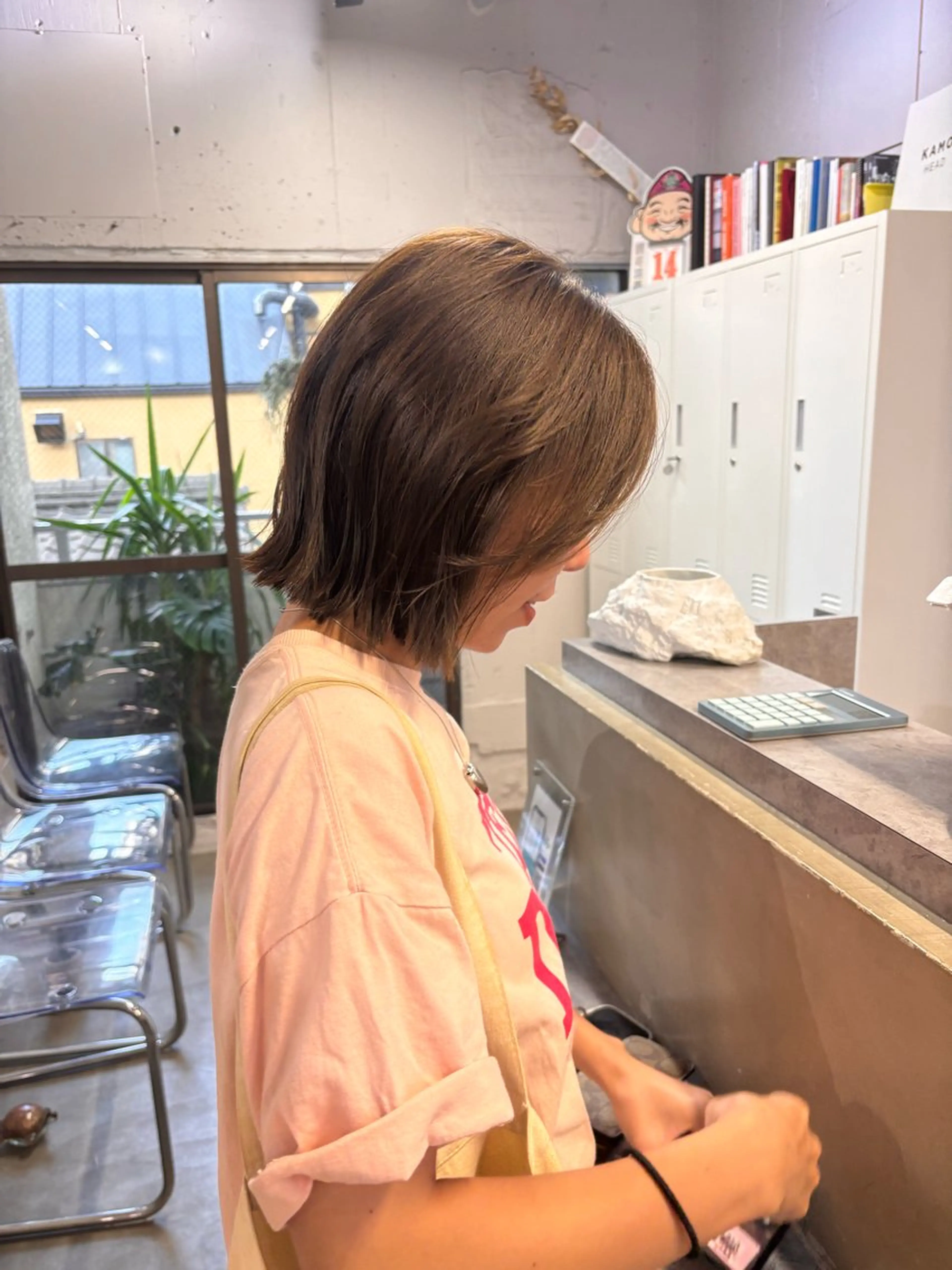 ショート カラー ベージュカラー ボブ カット ヘアカラー ボブとパーマの達人 美容室難民の方は是非のヘアスタイル