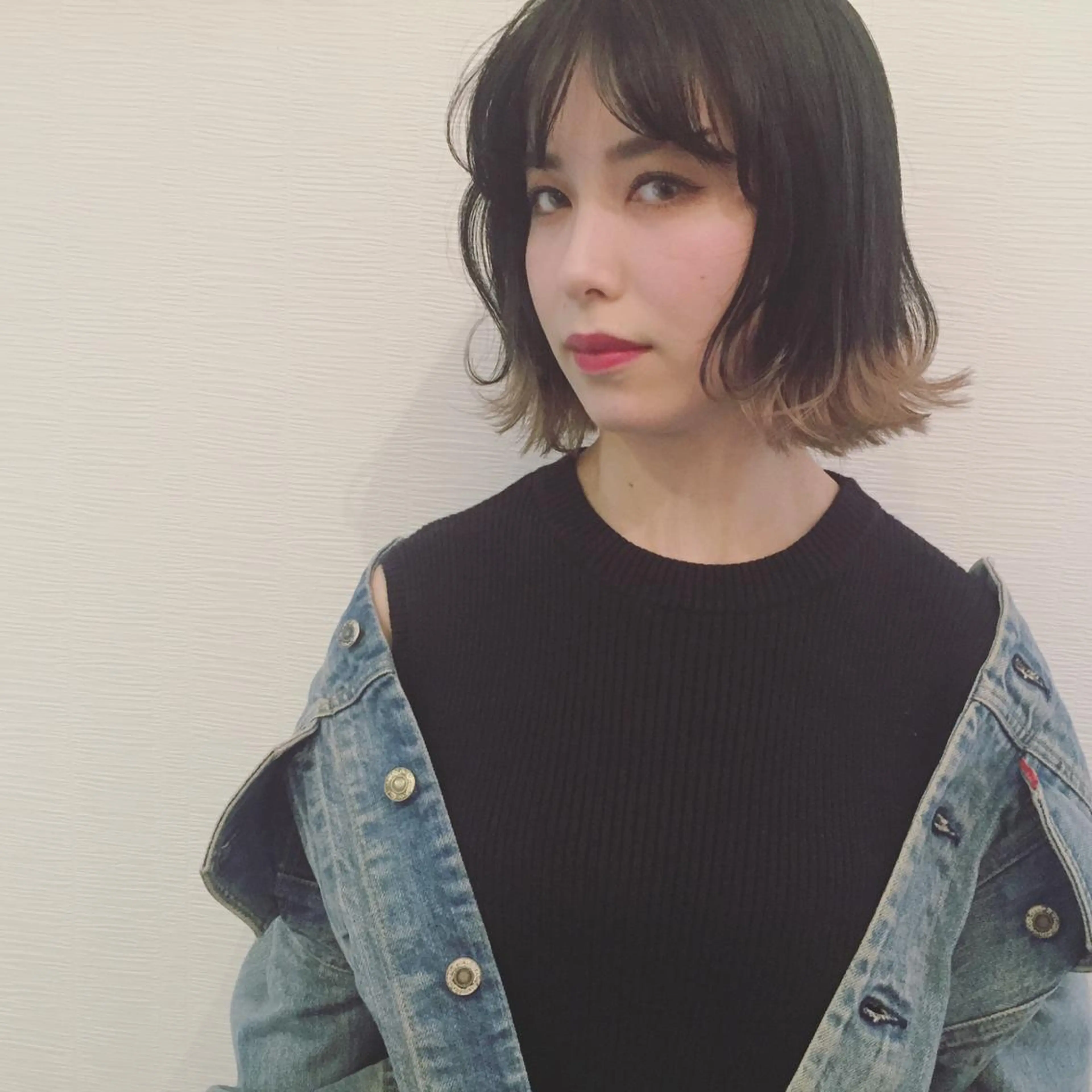 ミディアム カラー 黒髪 ブリーチ ダブルカラー パープルカラー シルバー toiro by lien hair atelier所属・池田 真由美のヘアスタイル