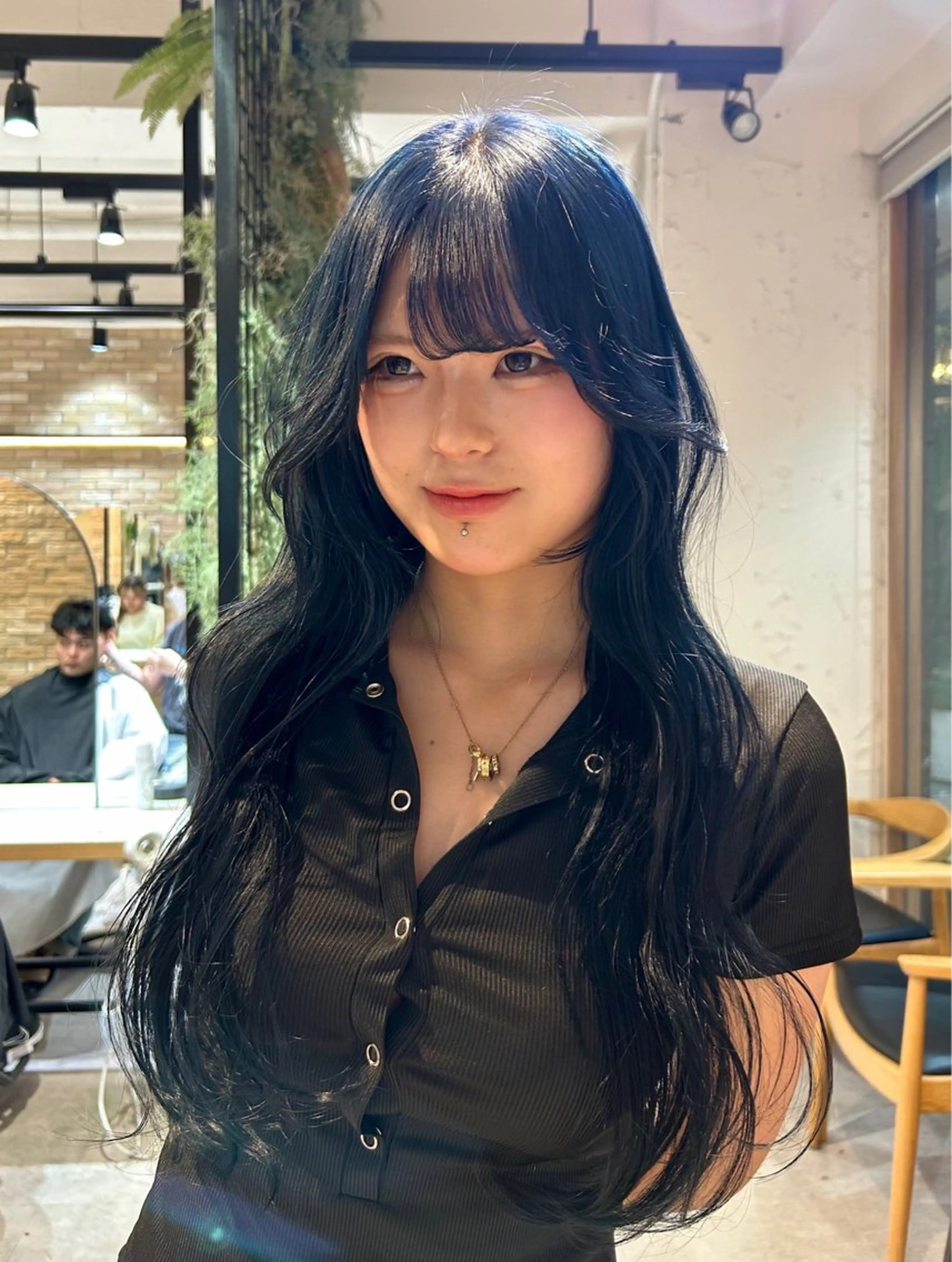 ロング カラー 黒髪 ブルーカラー ブルーブラック 顔周りカット カット ヘアカラー レイヤースタイル COCORO 🎀のヘアスタイル