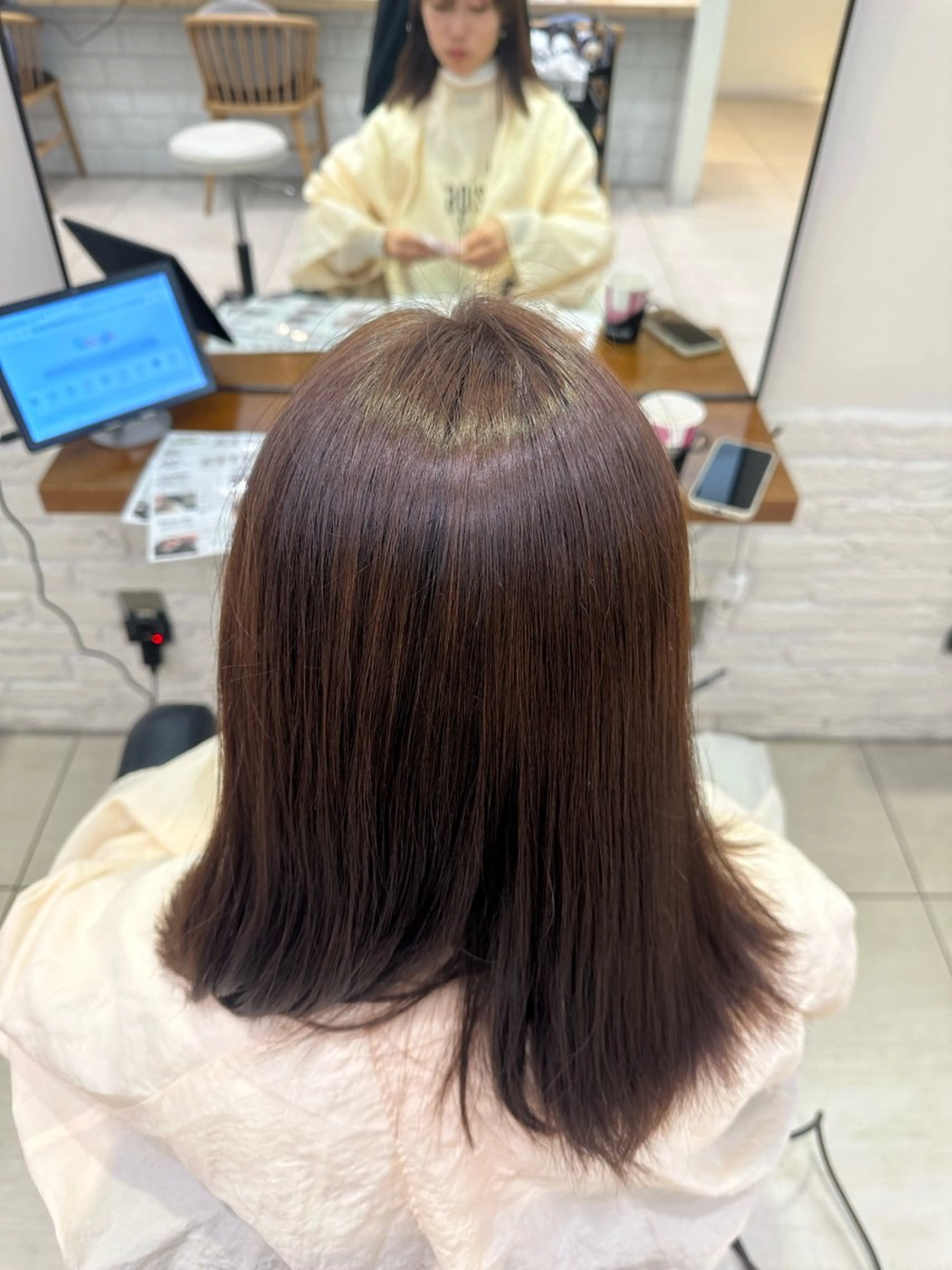 ミディアム カラー 米山 龍音のヘアスタイル