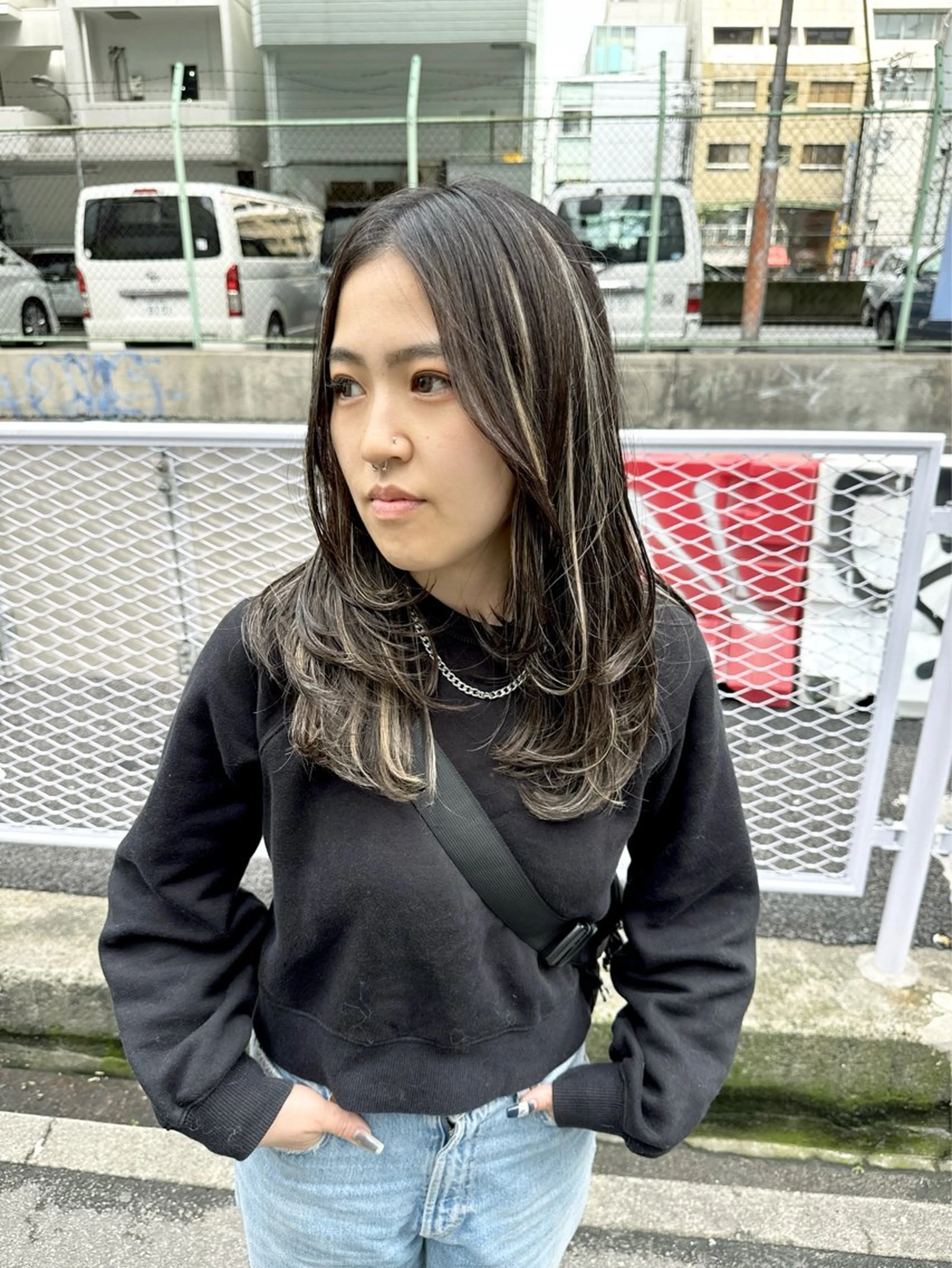 セミロング カラー ブリーチ ケアブリーチ ダブルカラー イヤリングカラー ハイトーンカラー 【.ico】心斎橋/ ウルフ/飛田ゆうきのヘアスタイル