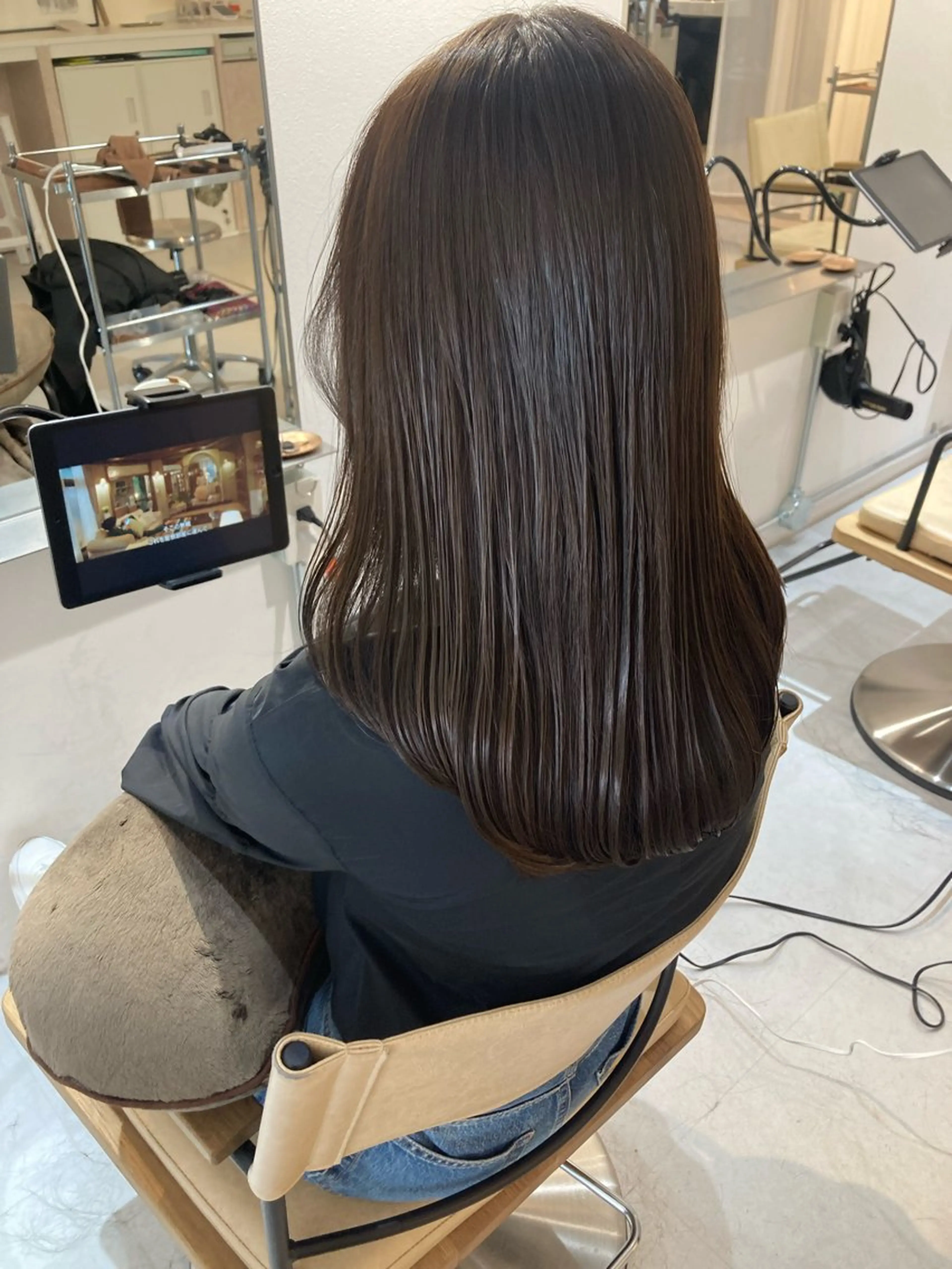 セミロング ✨色持ちの良い艶 カラー✨蟹江真世のヘアスタイル