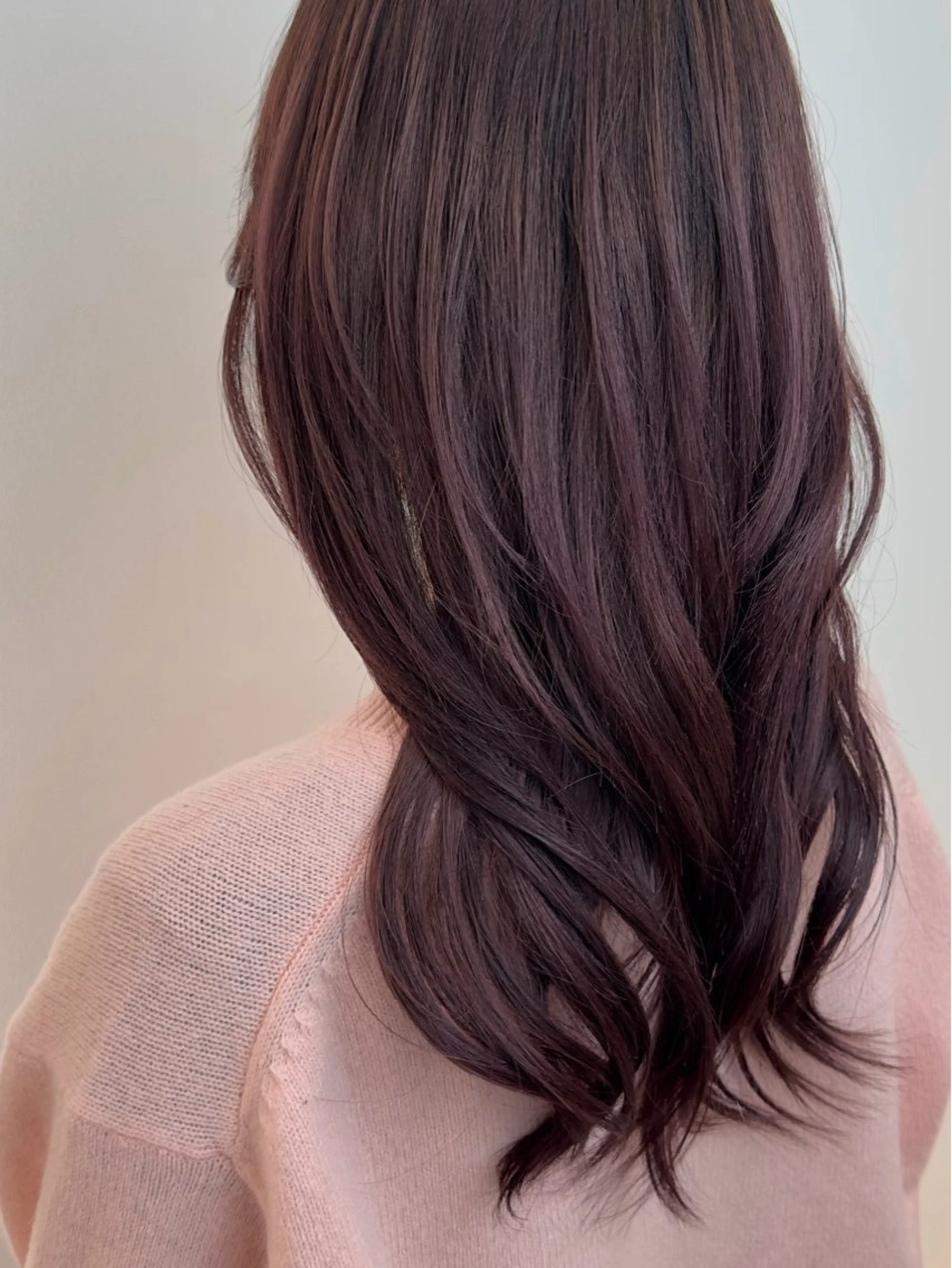 ミディアム WHITELY     Shibuya所属・プライベートサロン Akane🤍のヘアスタイル