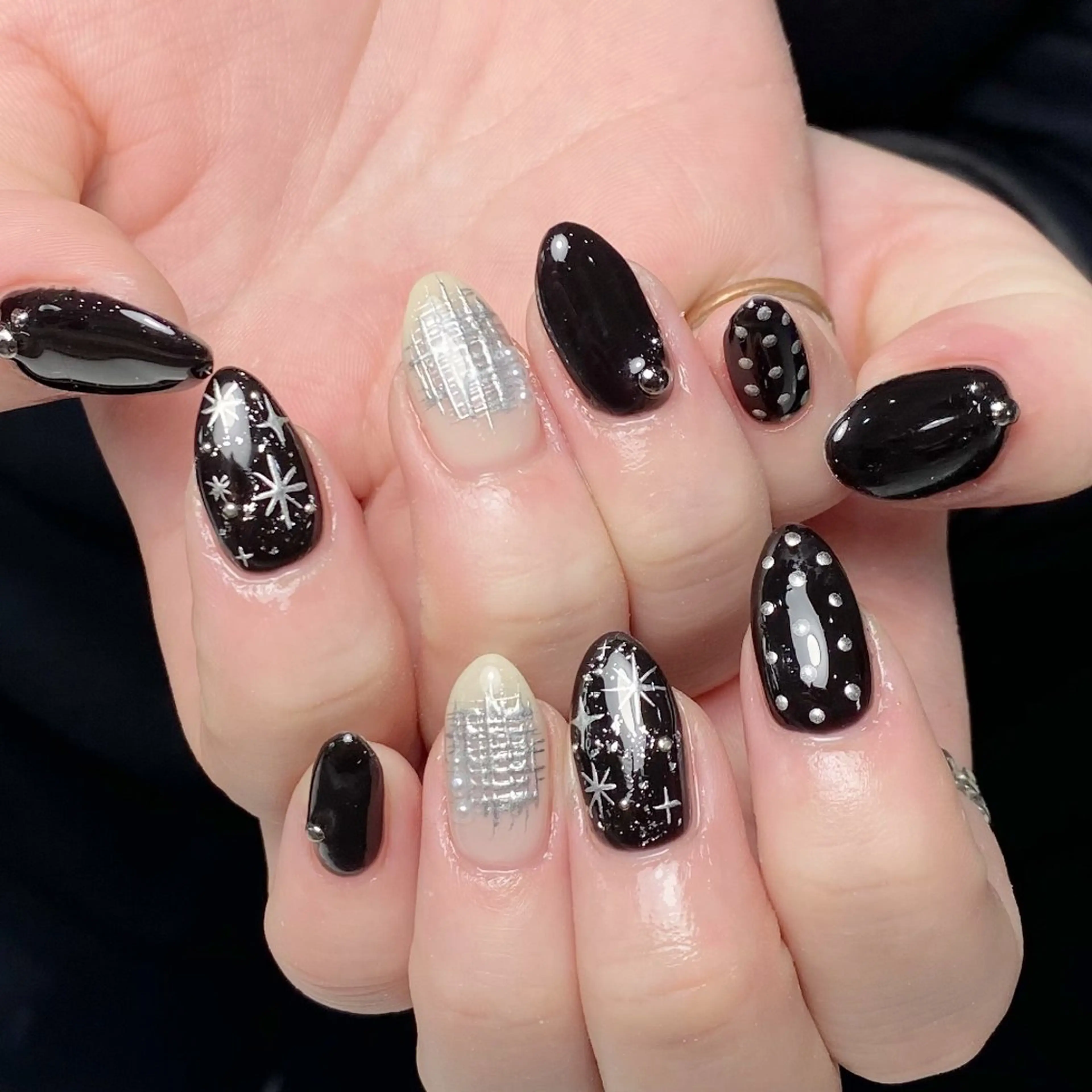 ネイル チークネイル フレンチネイル ジェルネイル ガーリー キラキラネイル ハンドネイル UM Nail Salonのネイルデザイン