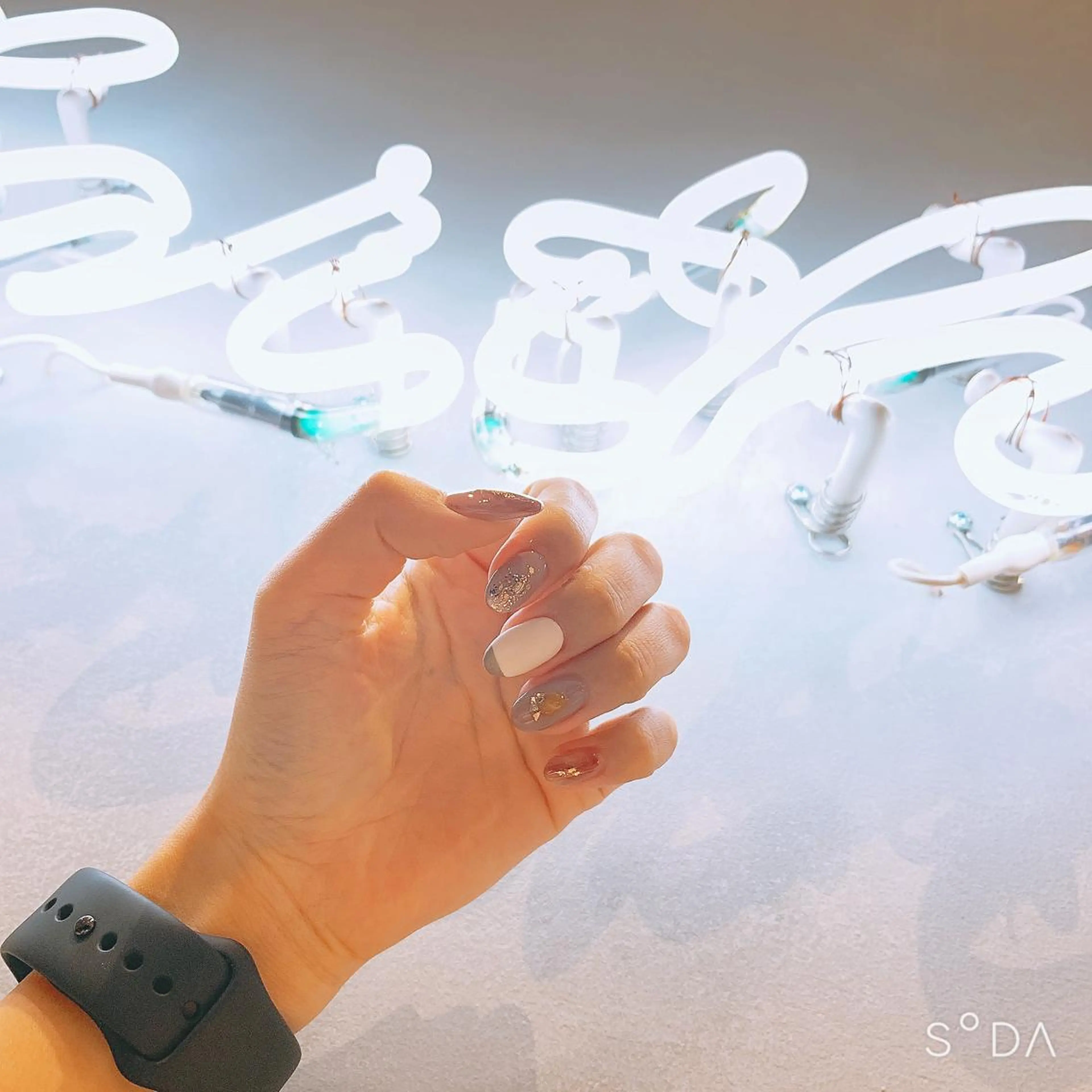 ネイル ブラウン キラキラネイル ニュアンスネイル Rena colore'のネイルデザイン