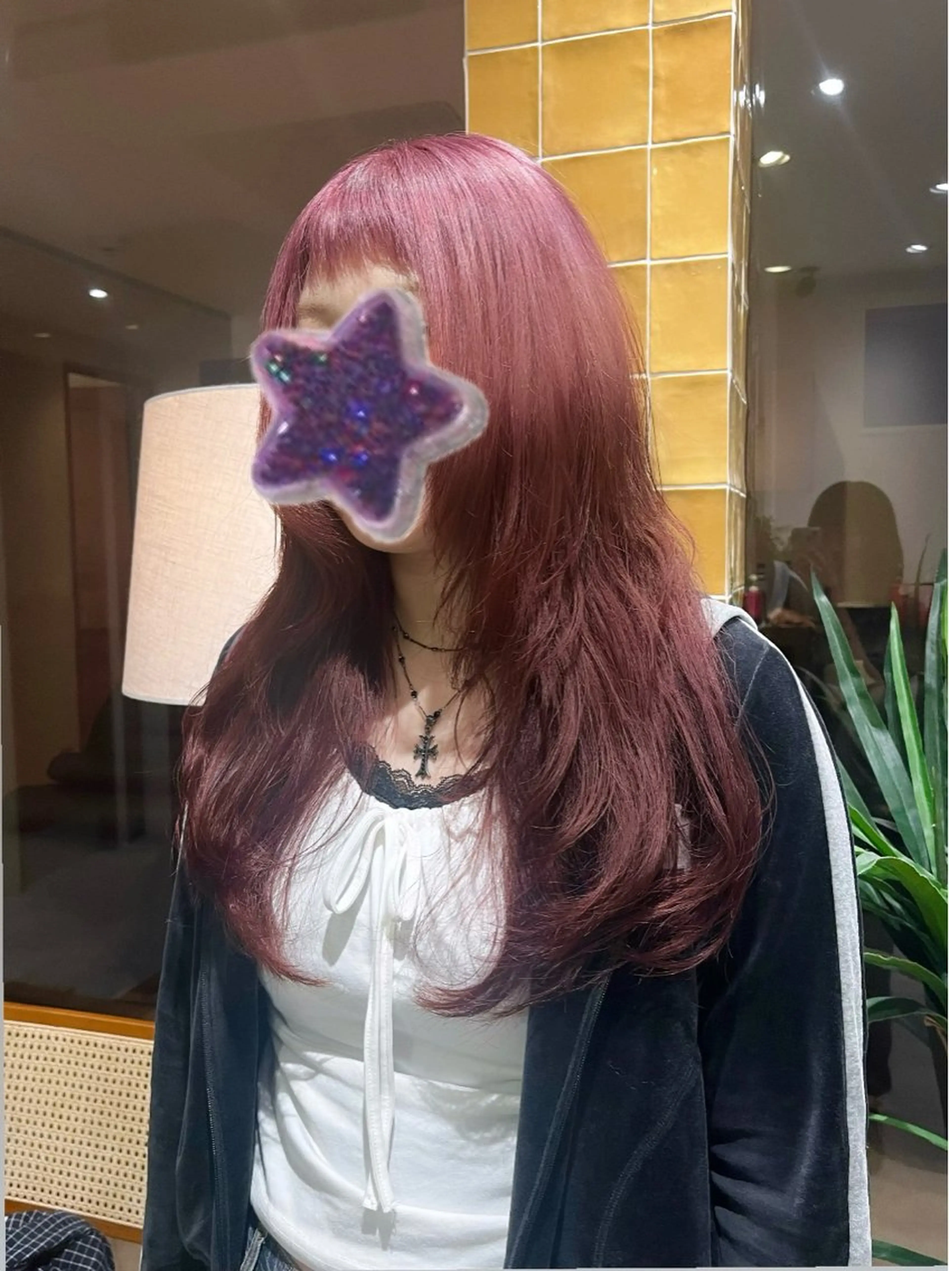 ロング カラー ブリーチ ボルドーカラー デザインカラー ピンクカラー ハッシュカット カット ヘアカラー トリートメント レイヤー🩵透明感 ೀユイ🌙のヘアスタイル