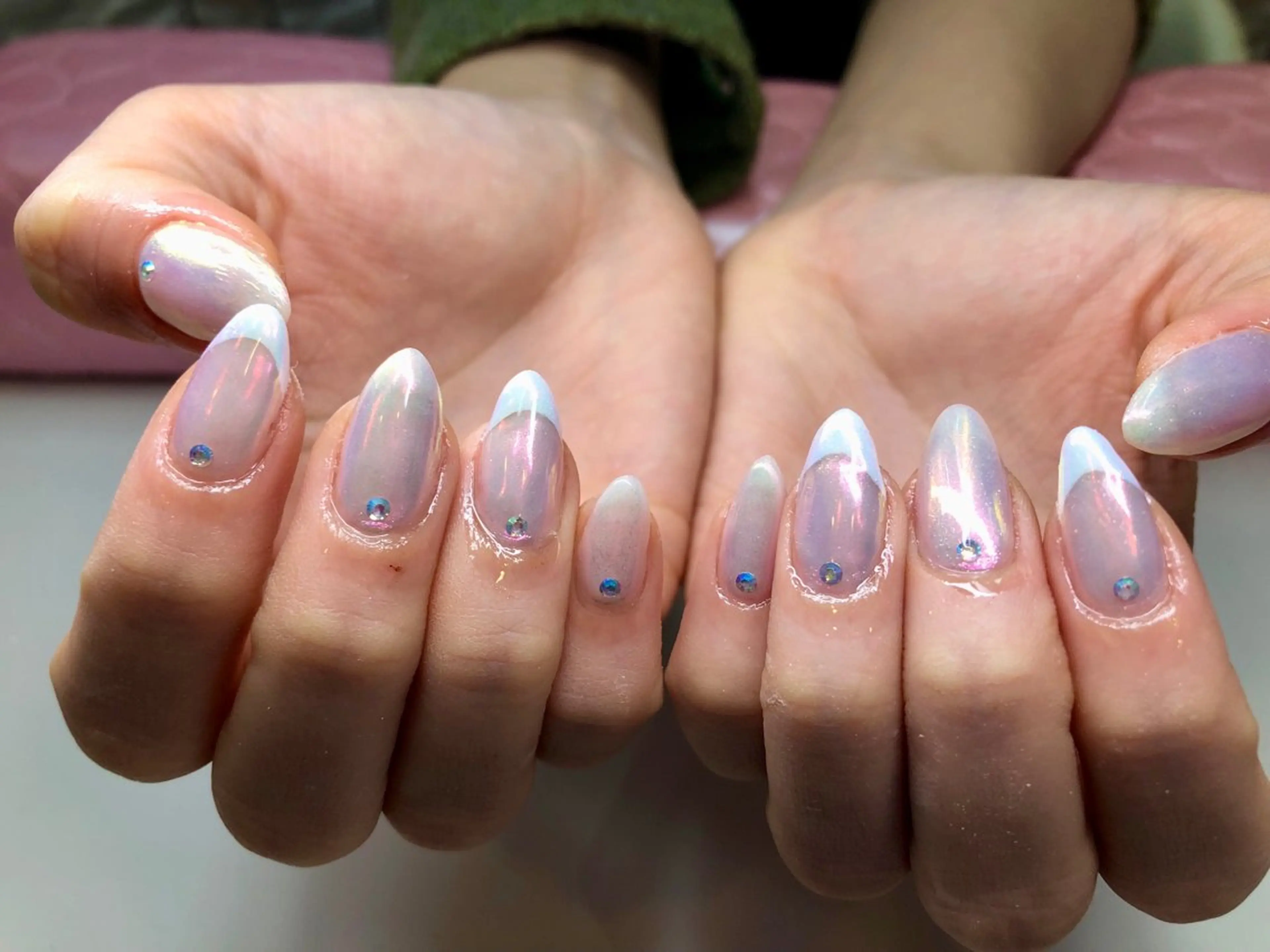 ネイル オーロラネイル フレンチネイル 心斎橋Salon Epokkuのネイルデザイン