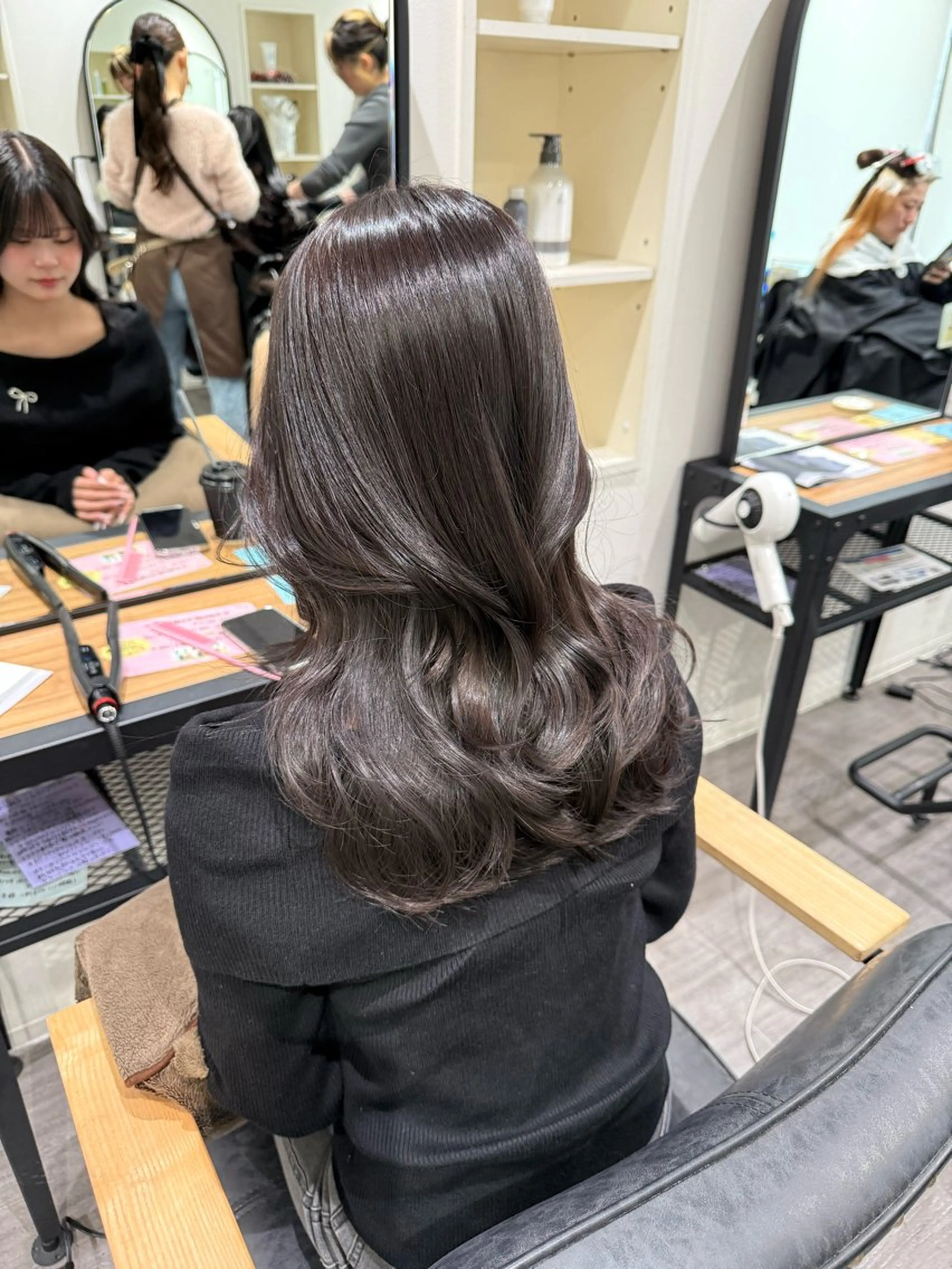 セミロング カラー 黒髪 ナチュラルブラック カット ヘアカラー cocotte🫧 絹村 琴美のヘアスタイル