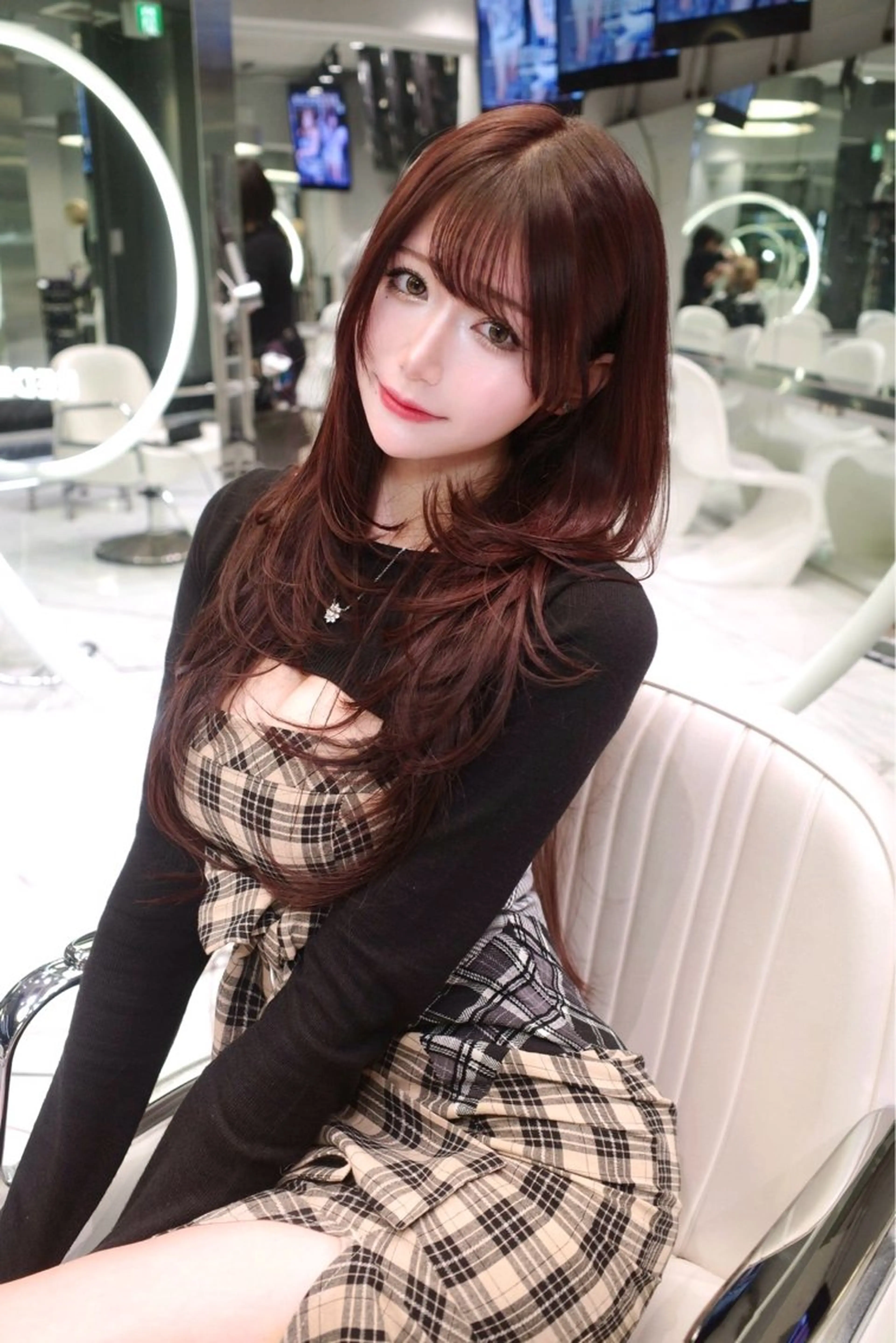 ロング カット ヘアカラー がわ/レイヤー /中顔面短縮カットのヘアスタイル