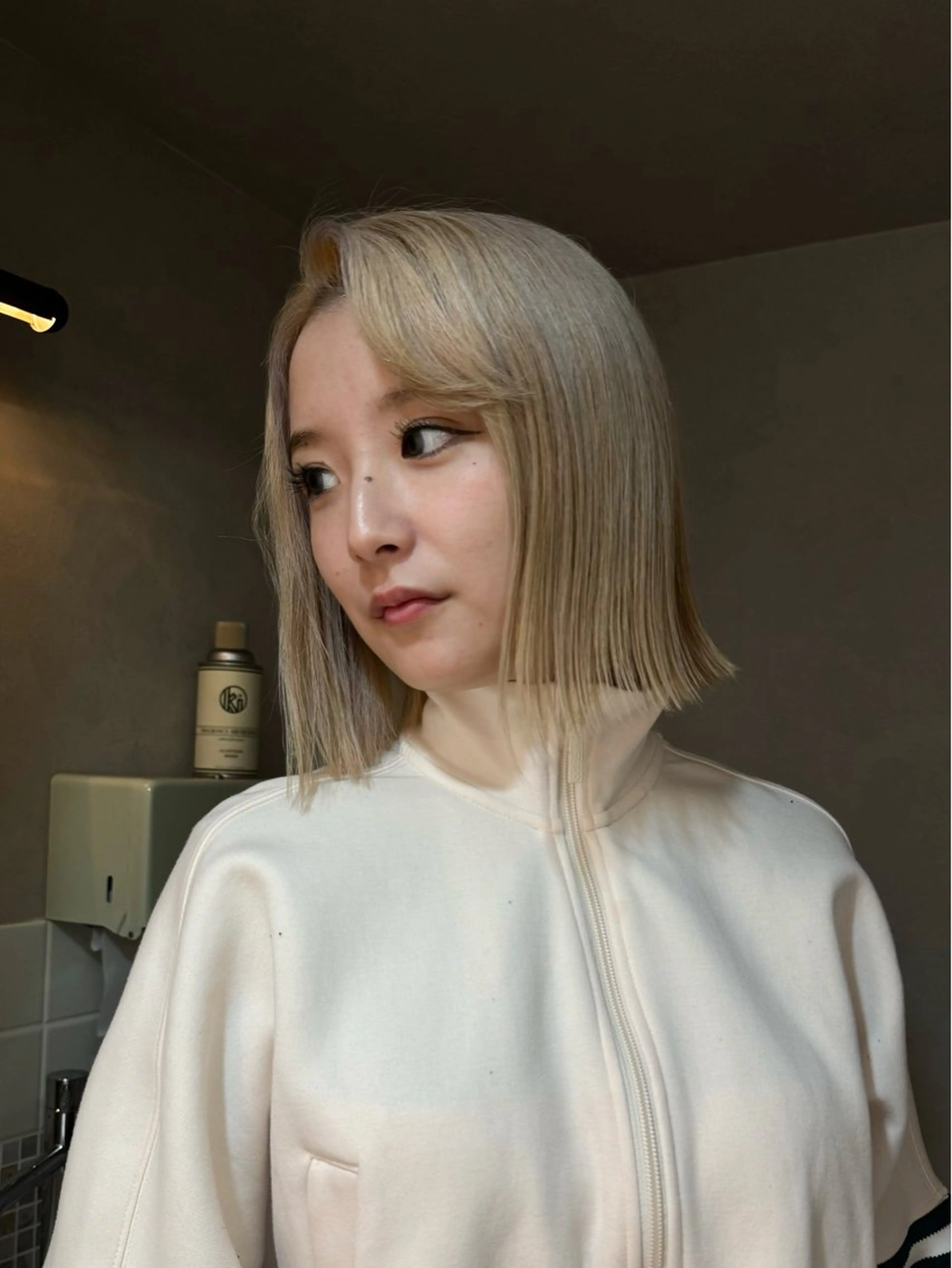 ミディアム カラー ベージュカラー ブリーチ ホワイトベージュ カット ヘアカラー Seeknext // Rukaのヘアスタイル