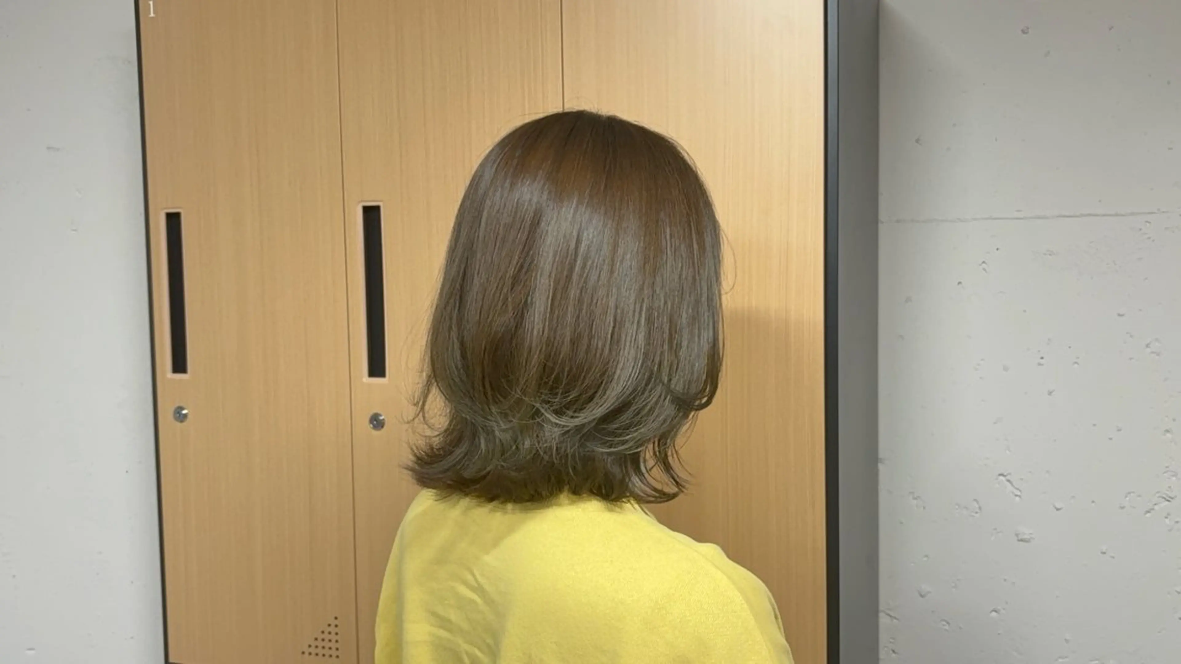 ミディアム カット ヘアカラー tokute 中野真咲🐺のヘアスタイル