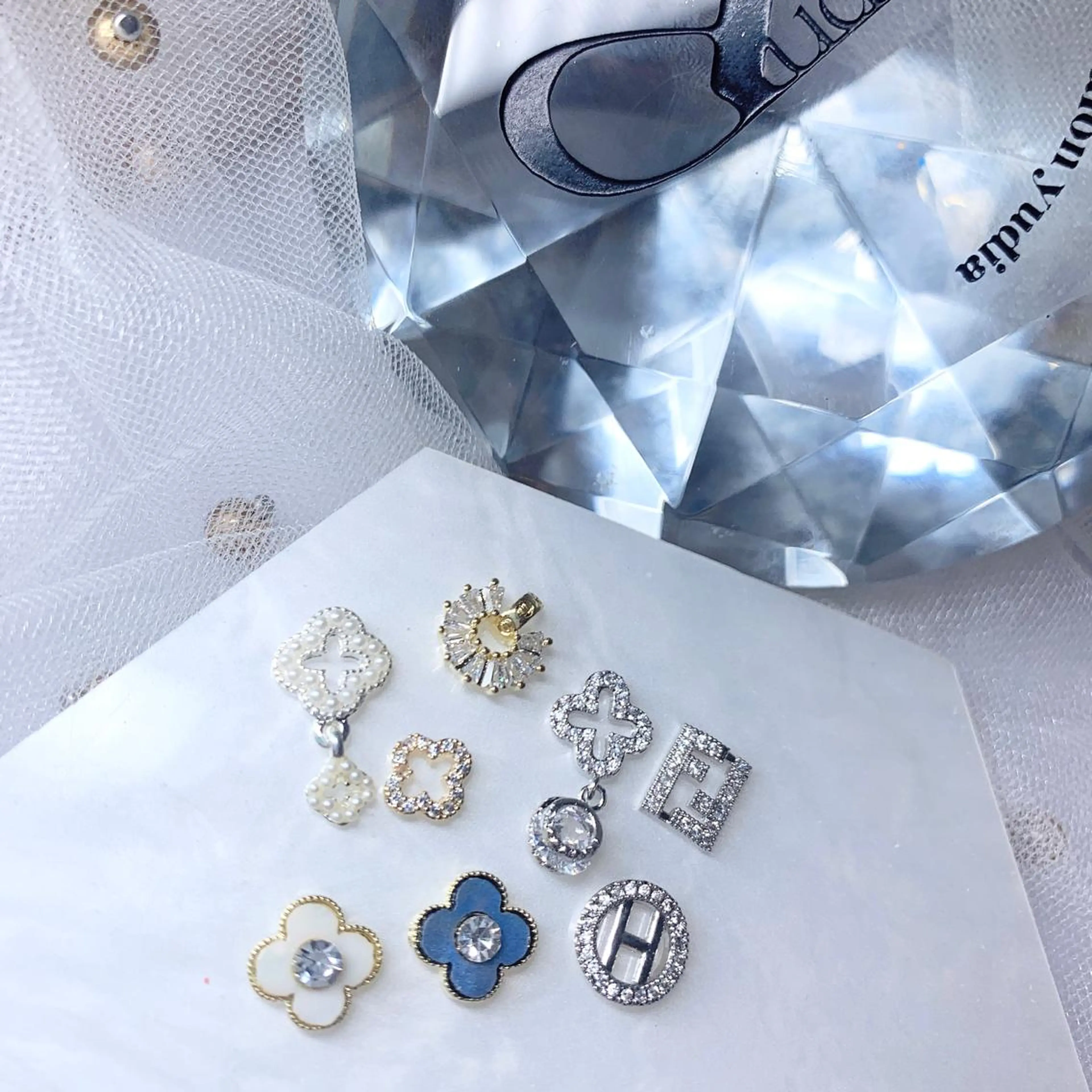 ネイル オーロラネイル ジェルネイル 韓国ネイル ニュアンスネイル ワンカラーネイル Yudia🦋 azuのネイルデザイン