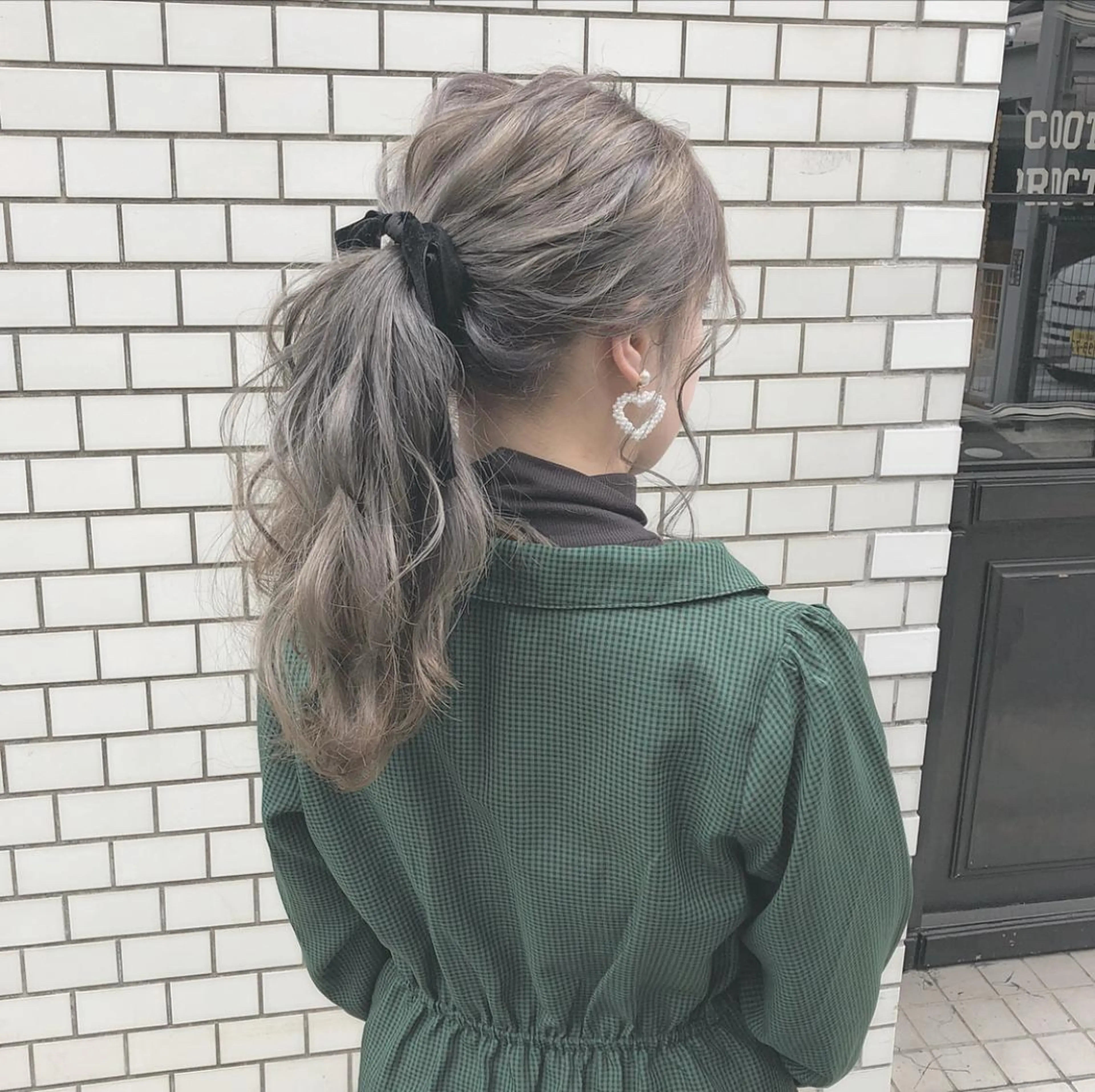 ロング カラー ヘアアレンジ ポニーテール ブロンド autre所属・大久保 ひでなりのヘアスタイル