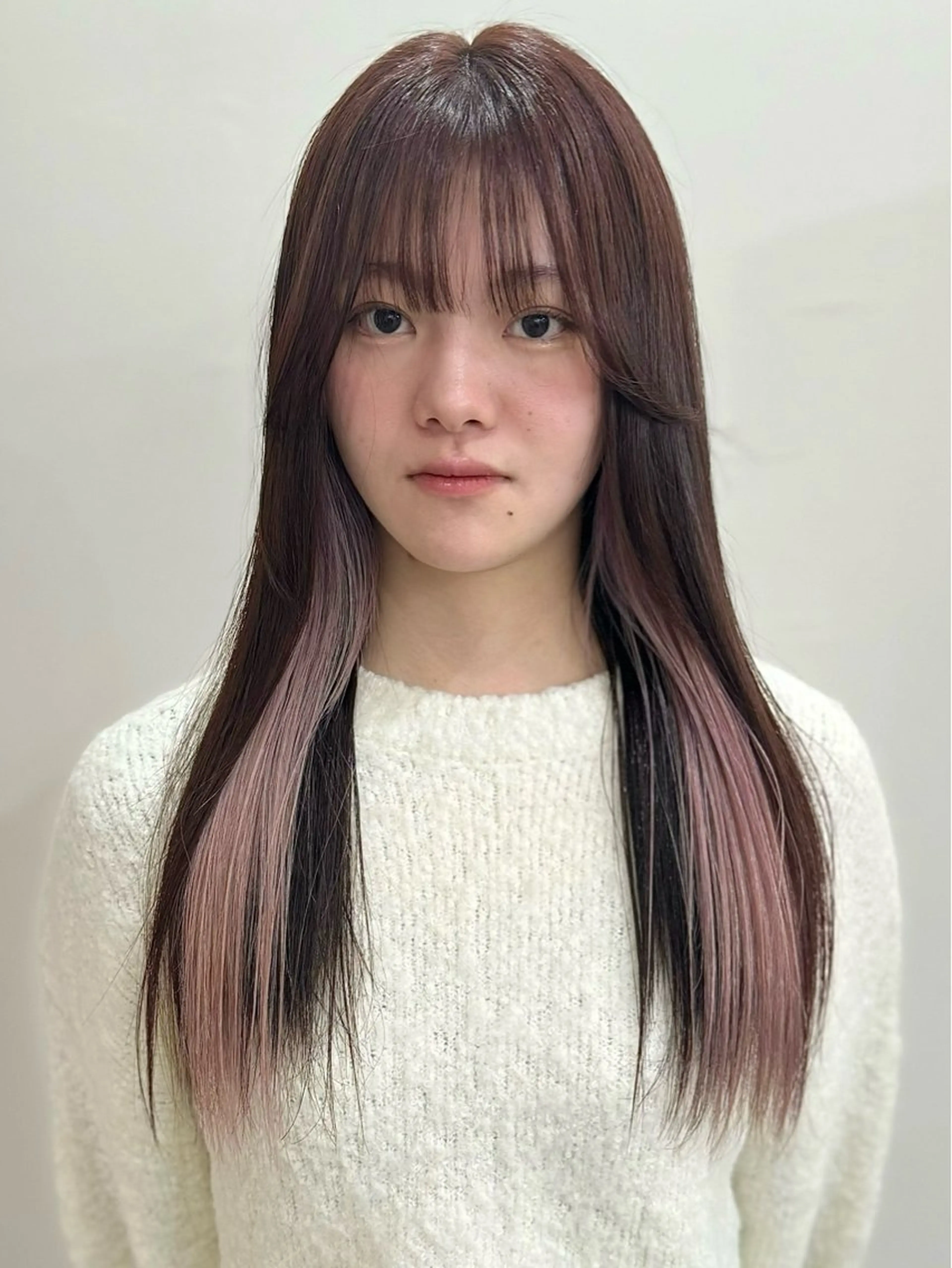 ロング カラー インナーカラー ピンクカラー ホワイトピンク ヘアカラー トリートメント 切りっぱなしボブ/ ブリーチカラー/大塚のヘアスタイル