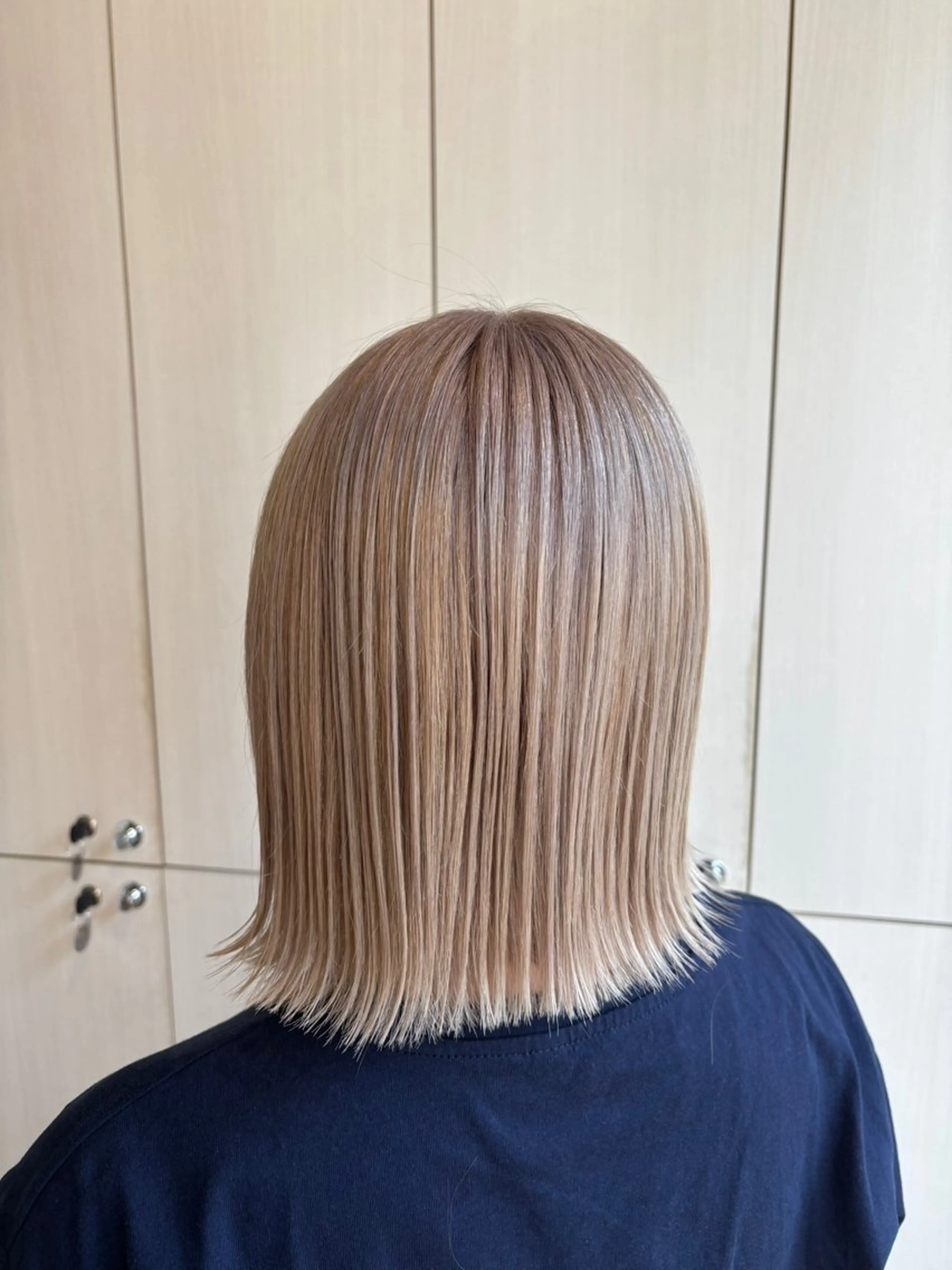 ミディアム カラー 切りっぱなしボブ ベージュカラー ホワイトベージュ ボブ カット ヘアカラー あべ ゆうかのヘアスタイル