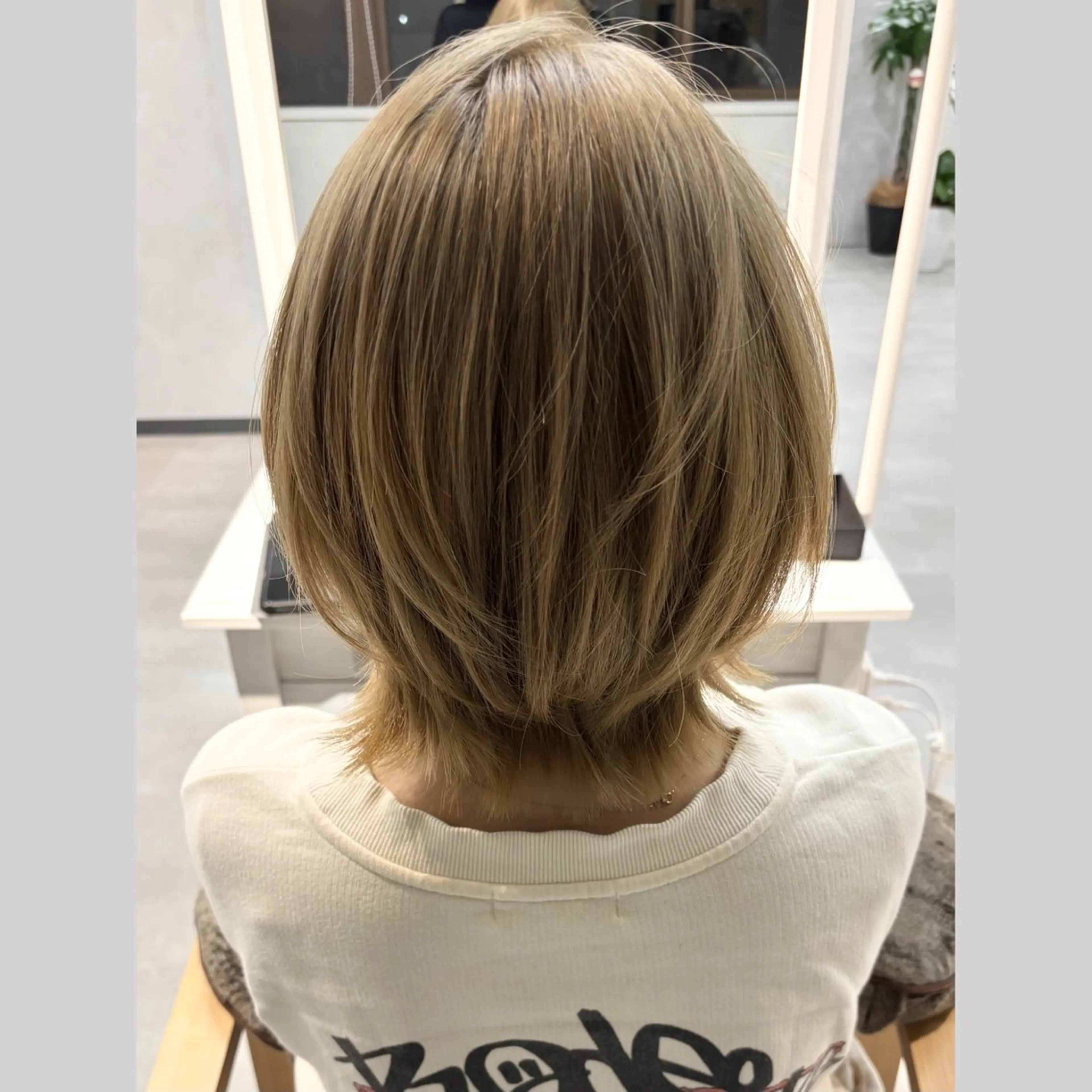 ワンブリーチ+透明感カラー+カット+超音波5step Trの写真