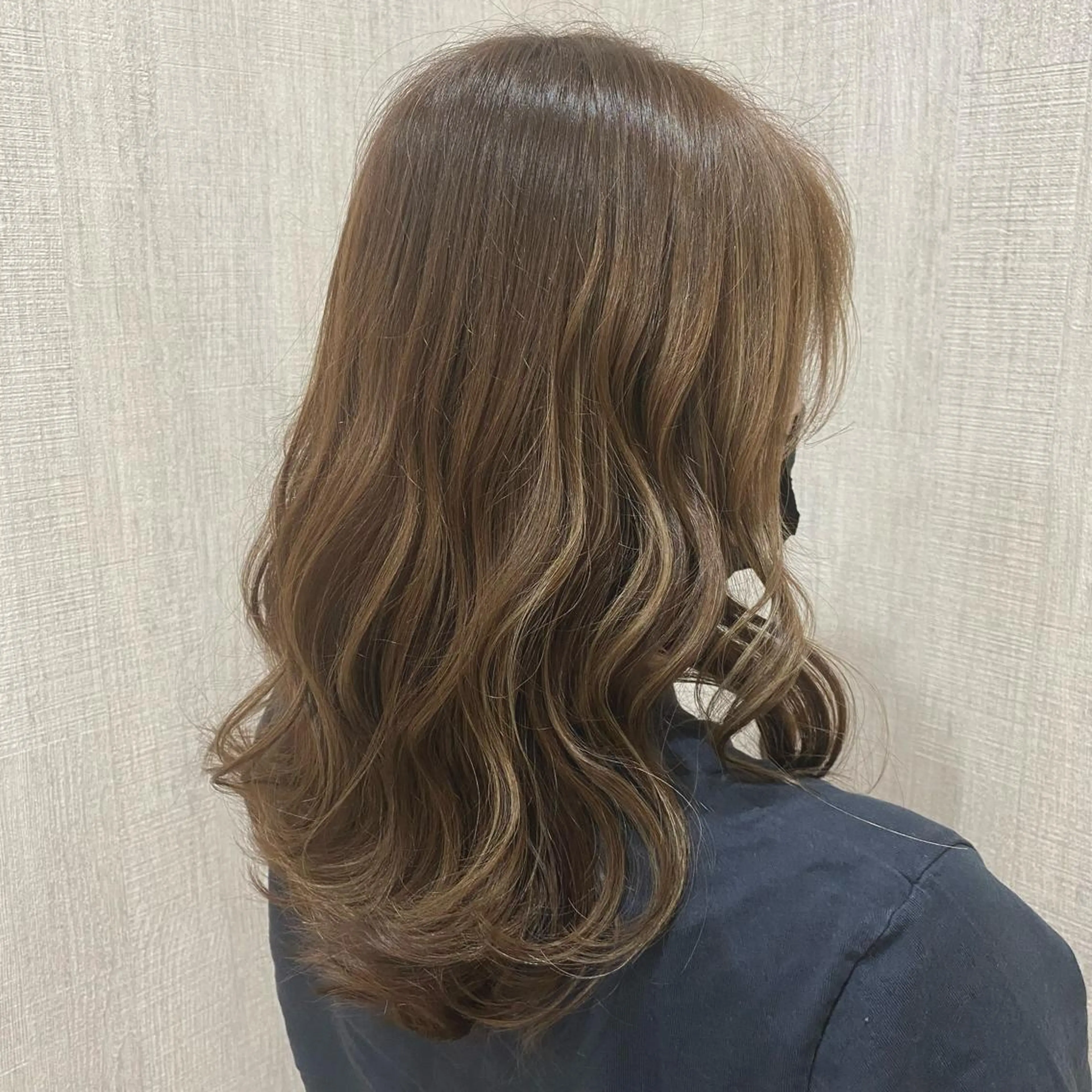 セミロング カラー カット ヘアカラー トリートメント 🫧透け感⋆艶髪💎 山口アヤカのヘアスタイル