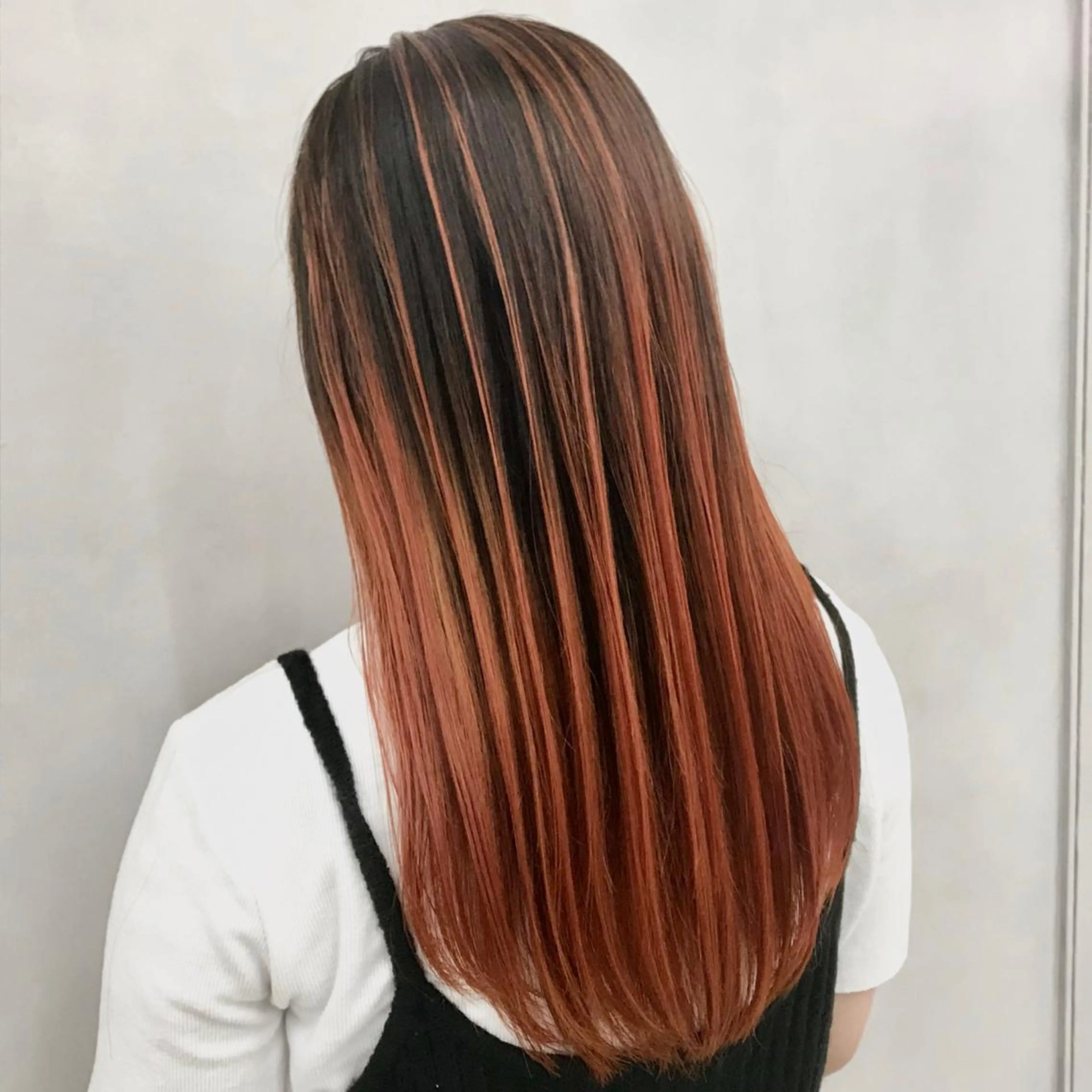 ロング カラー カット・ブリーチ TAIGAのヘアスタイル