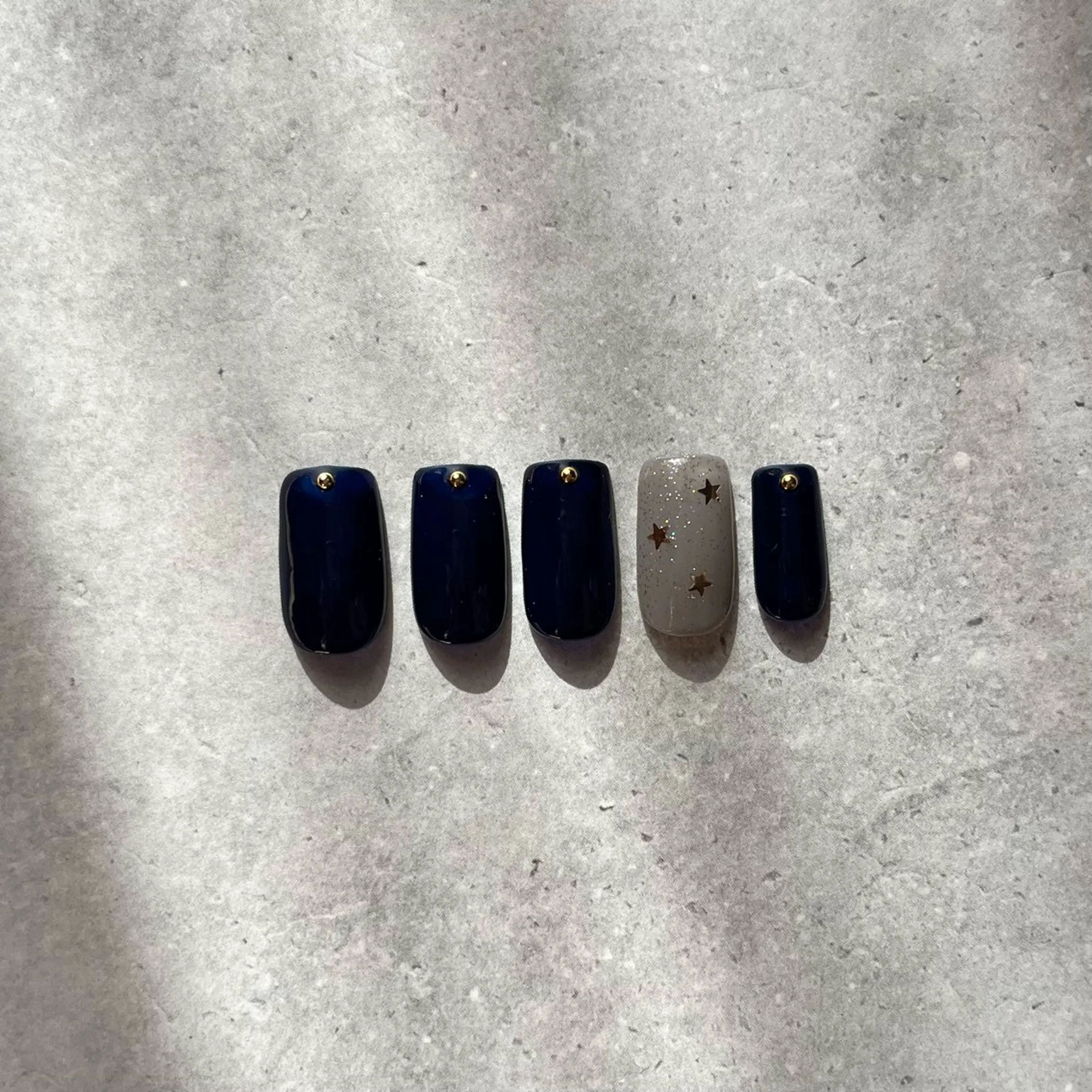 ネイル ネイビー ハンドネイル GALLARIA Elegante 緑のネイルデザイン