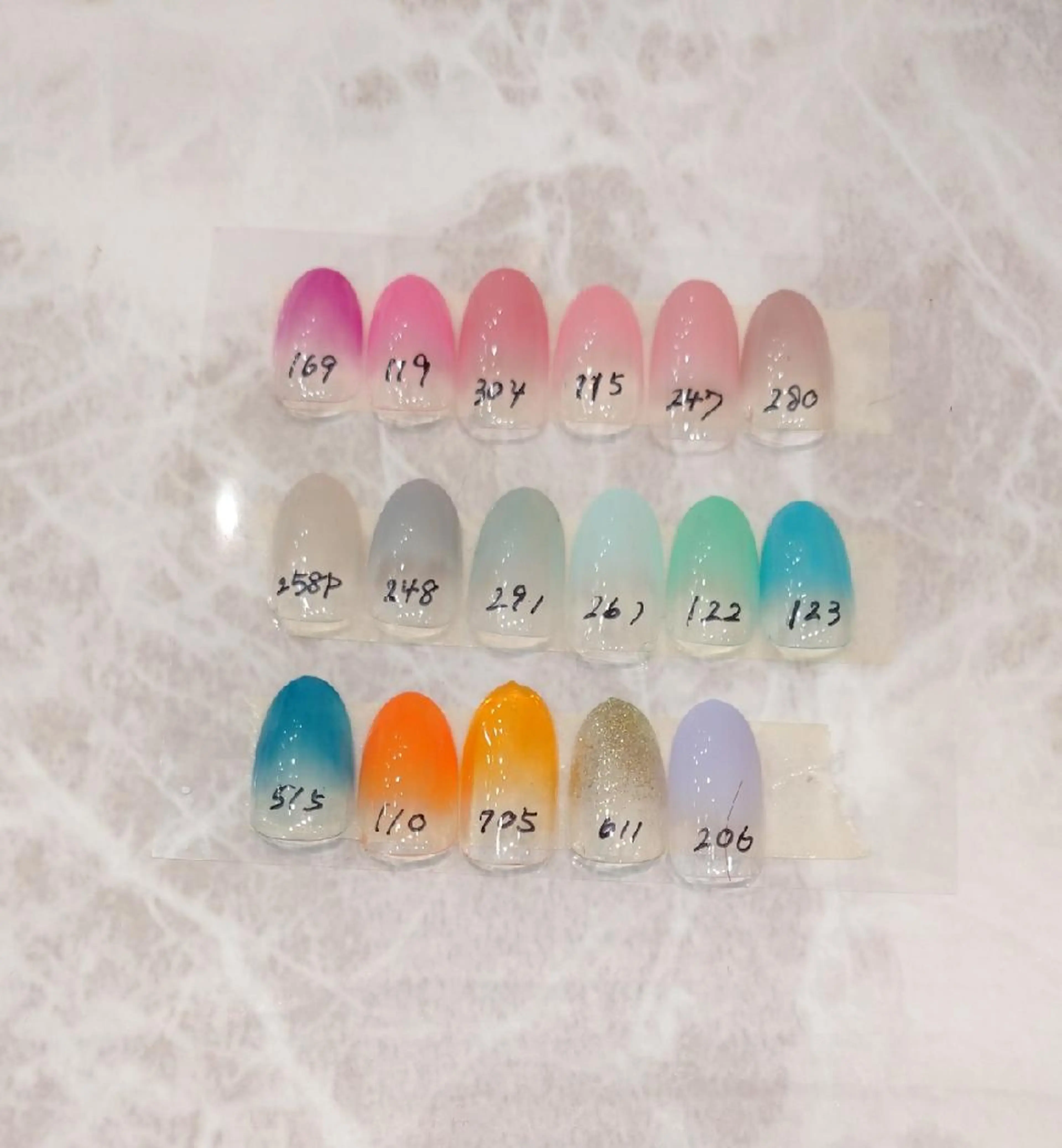 ネイル グラデーション ハンドネイル 會田 瑠衣のネイルデザイン