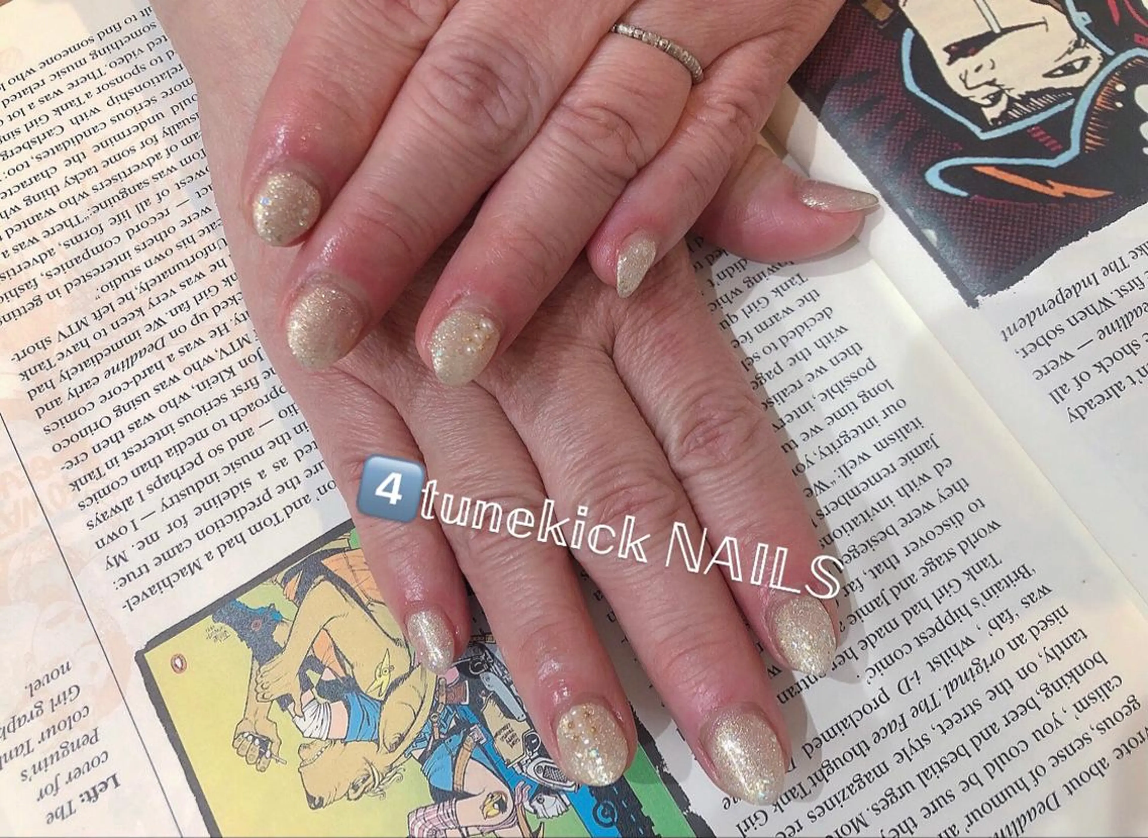 ネイル ラメ(グリッター) 4tunekick NAILS(フォーチュンキックネイルズ)所属・光森 淳子のネイルデザイン