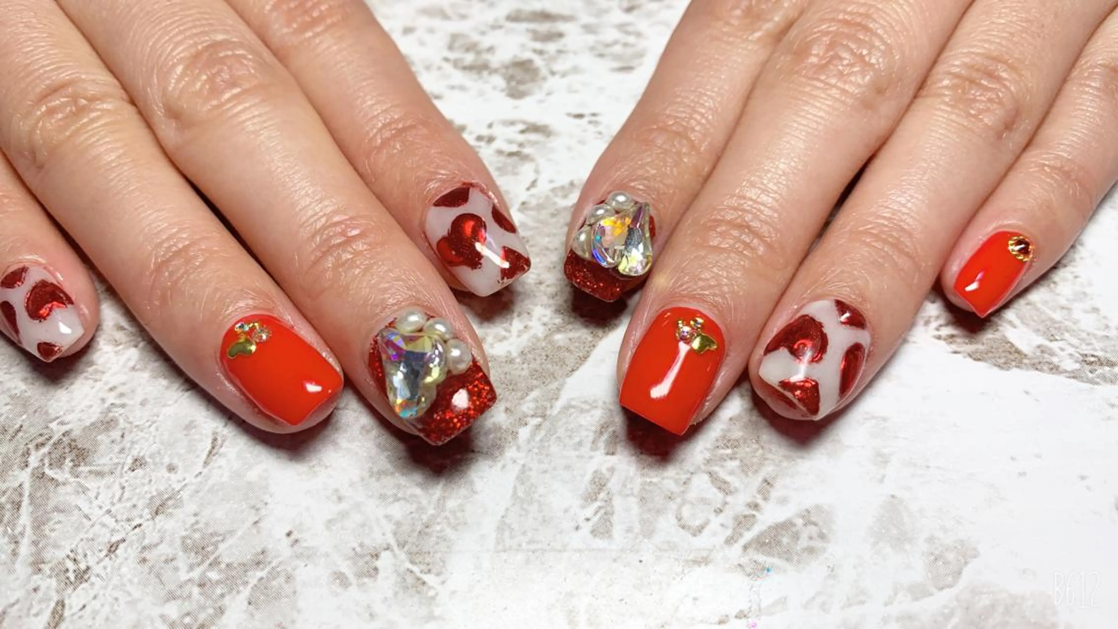 ネイル ハート ストーンネイル ハンドネイル ManiNail所属・Mani Nailsのネイルデザイン