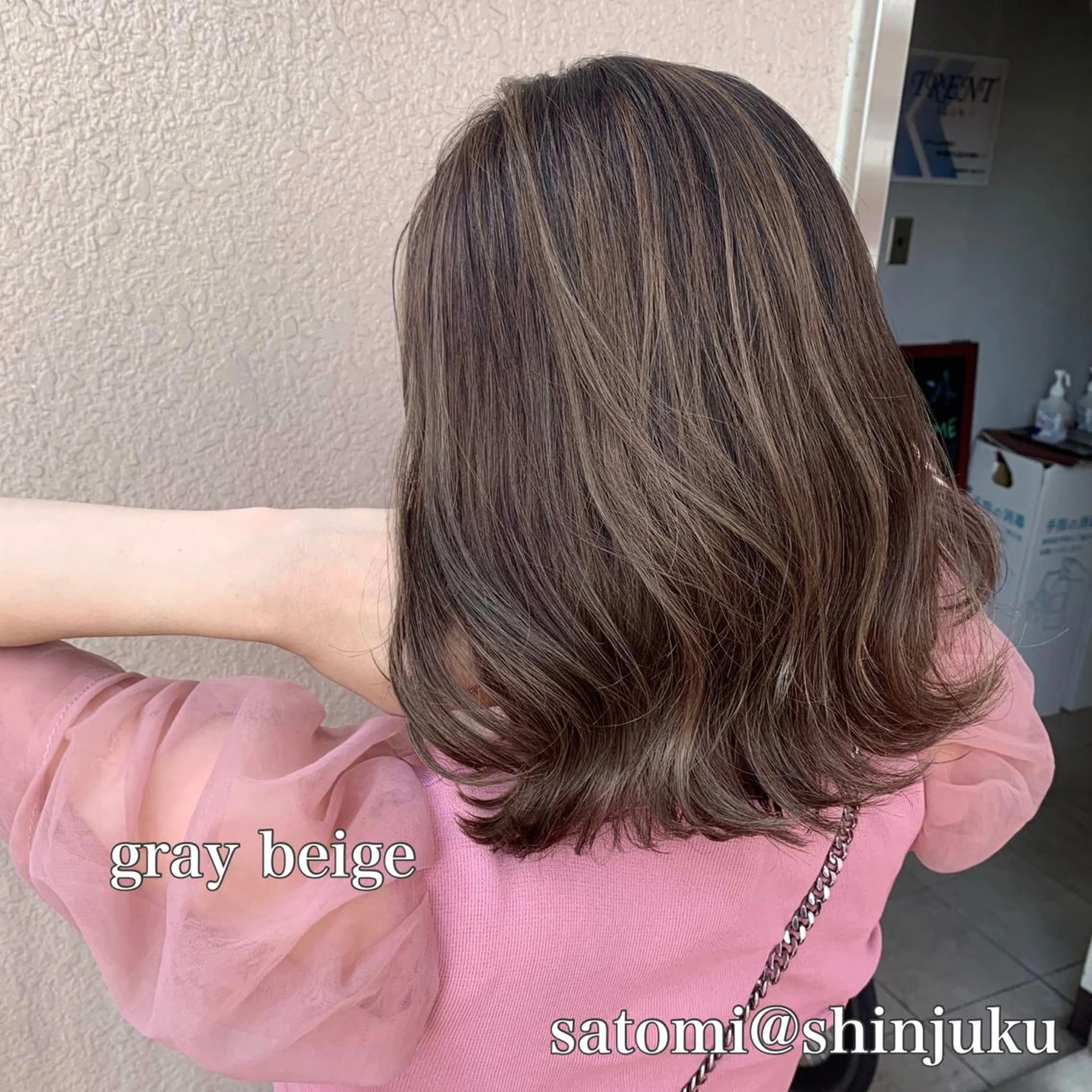 ミディアム ハイライト 淡色ふんわりhair 新宿satomiのヘアスタイル