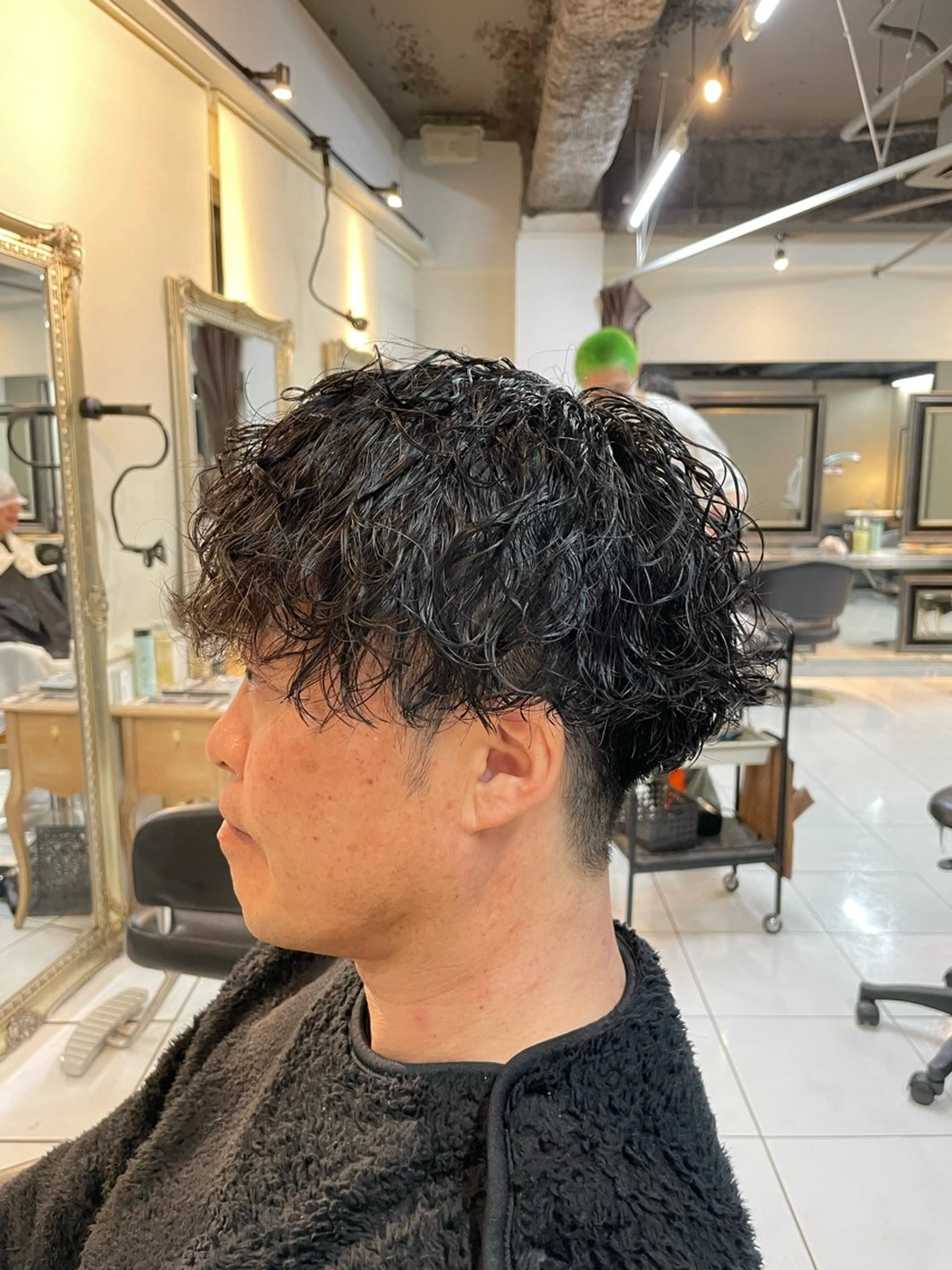 カラー パーマ メンズ フェザーパーマ メンズパーマ 波巻きパーマ カット パーマ 🔥お値段以上🔥 メンズ特化たかひろのヘアスタイル