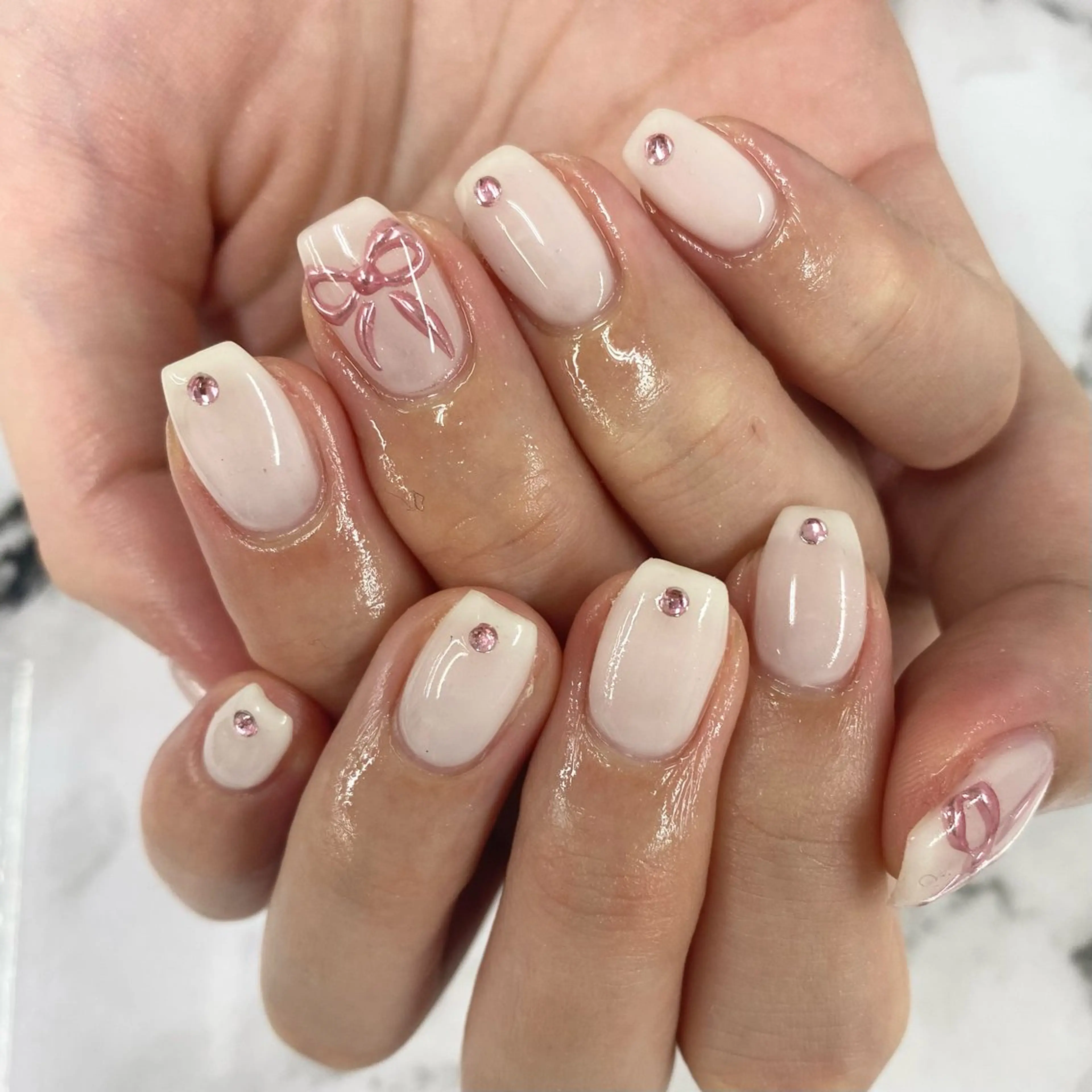 【ネイル★ハンドやり放題】60分デザインやり放題💅🏻 ~ニュアンス5本orプチオーダー2本~の写真