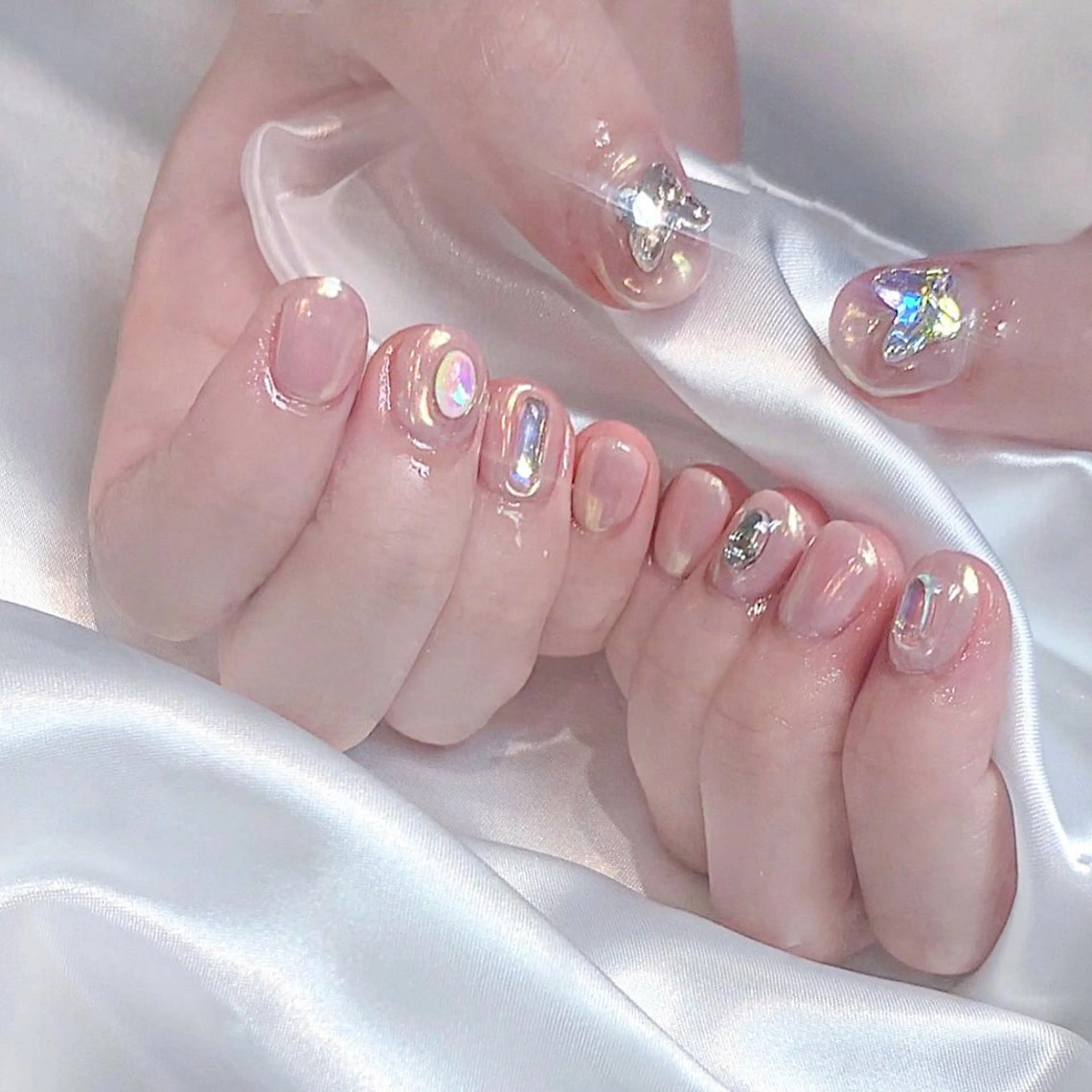 ネイル オーロラネイル ハンドネイル Kanon 🤍のネイルデザイン