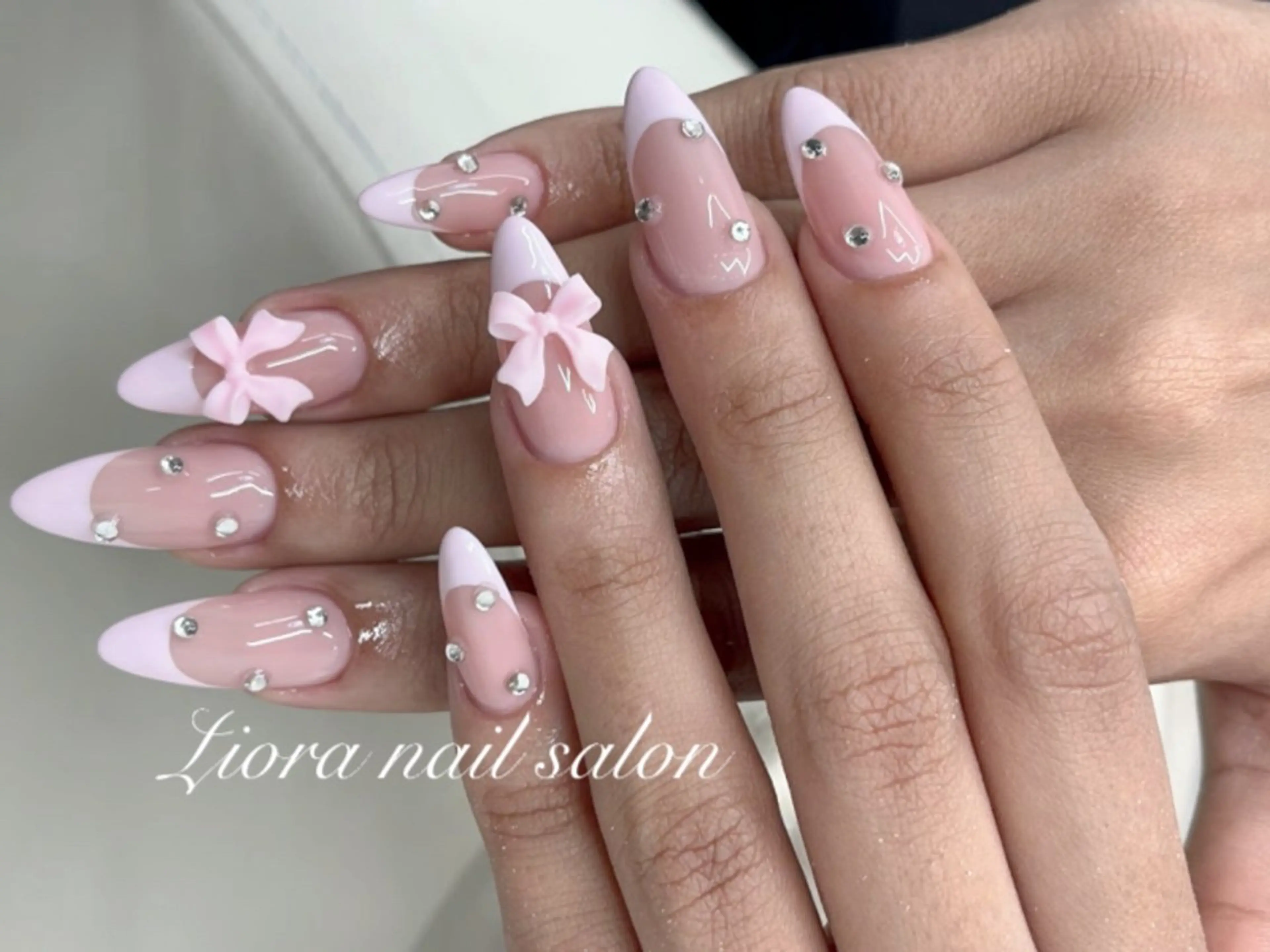 ネイル フレンチネイル ジェルネイル ガーリー グラデーション キラキラネイル ハンドネイル Liora nail 1のネイルデザイン