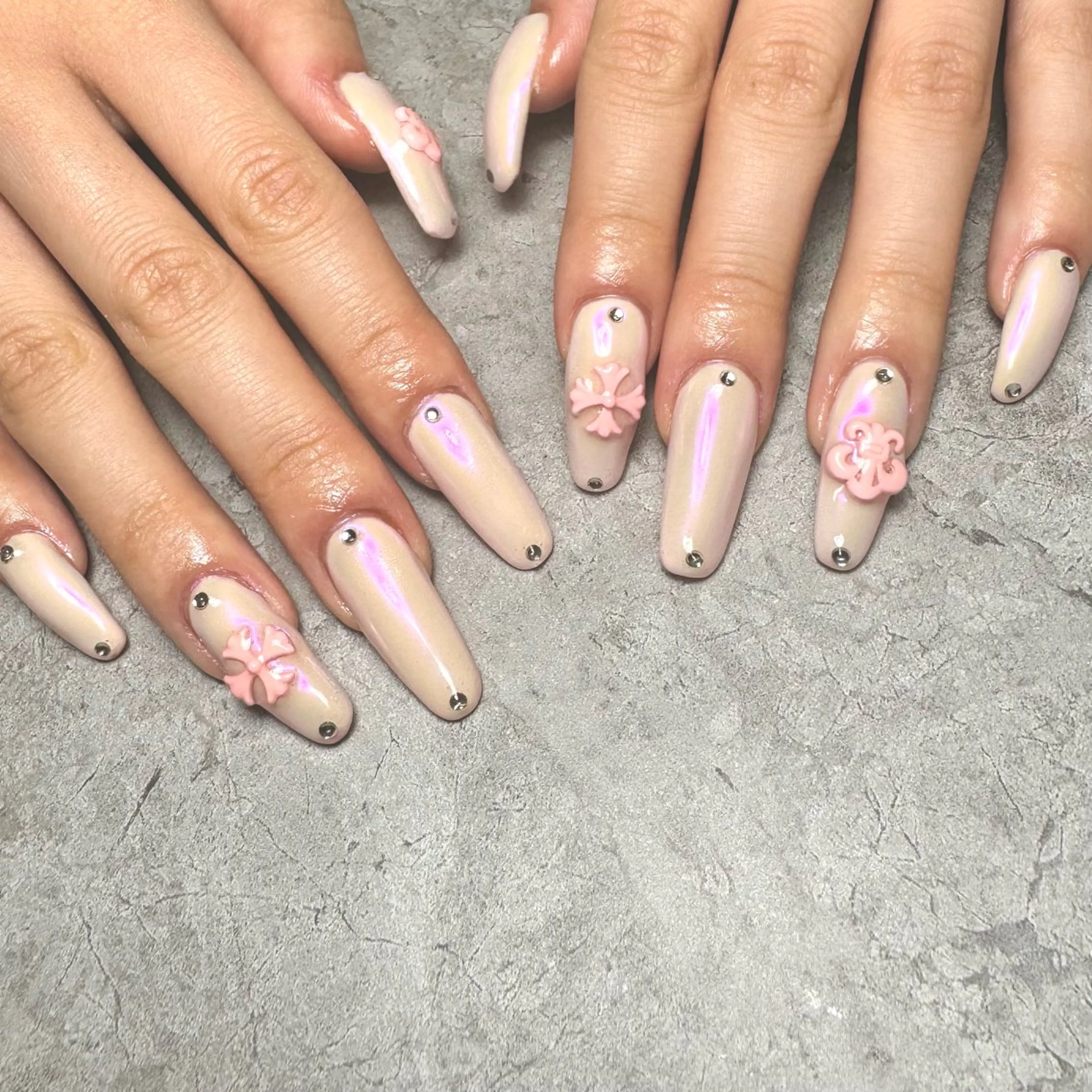 ネイル オーロラネイル キラキラネイル ミラーネイル ピンク 春ネイル ハンドネイル Nail Salon Lillion【リリオン】所属・lillion karenのネイルデザイン