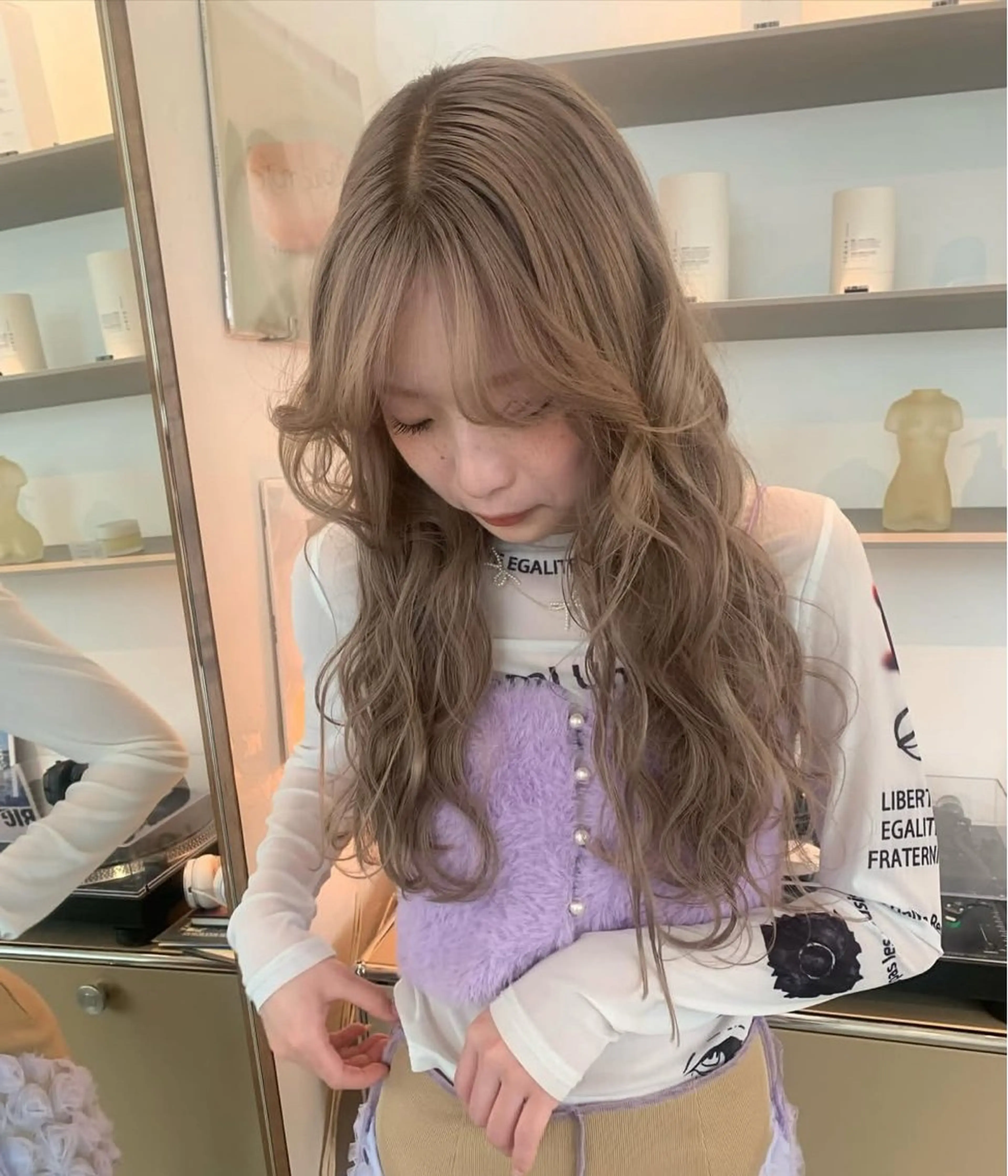 ロング カラー グレージュ Ravo所属・キラ/ハイトーン/ ダブルカラーのヘアスタイル