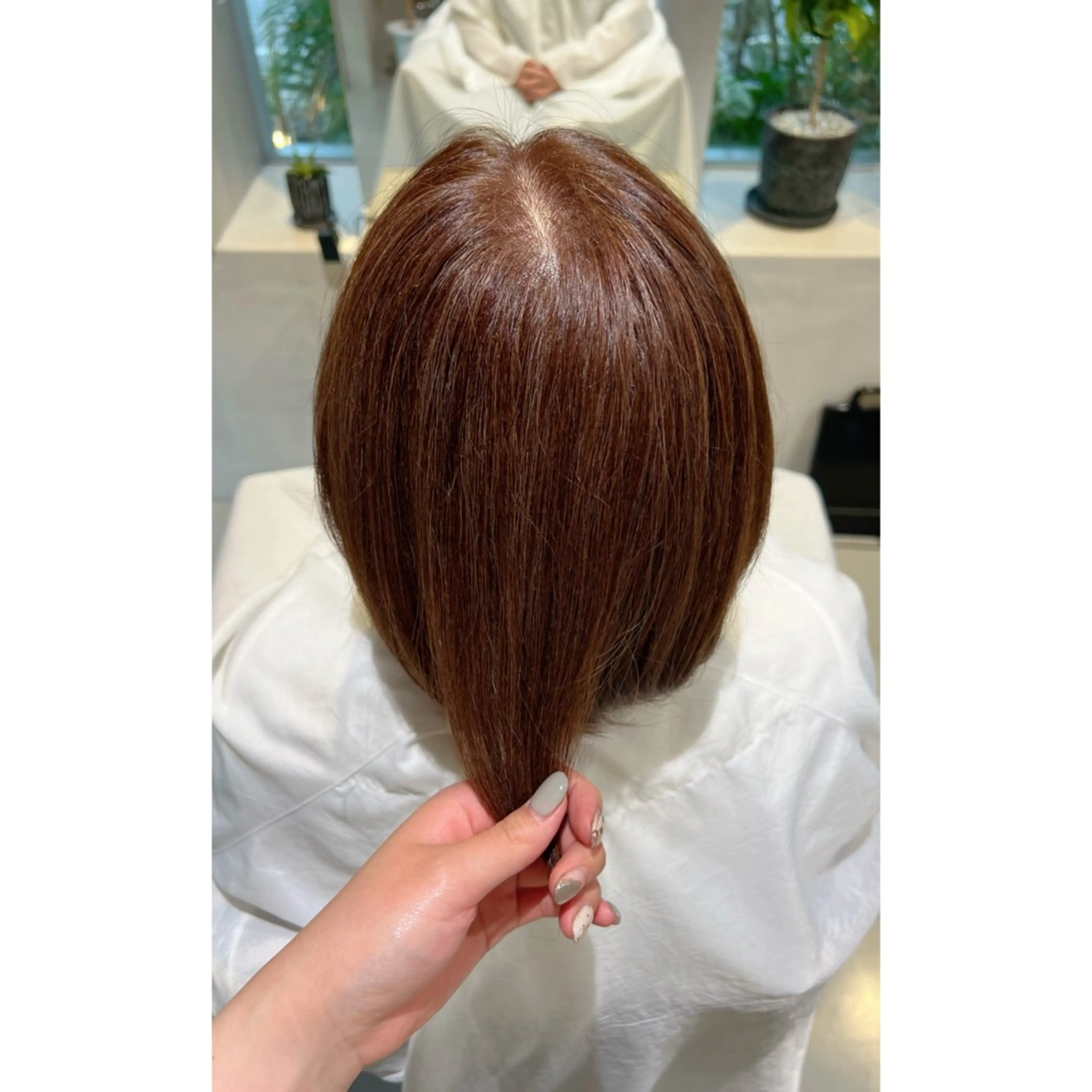 ショート カラー ベージュカラー 坂野 美葵のヘアスタイル