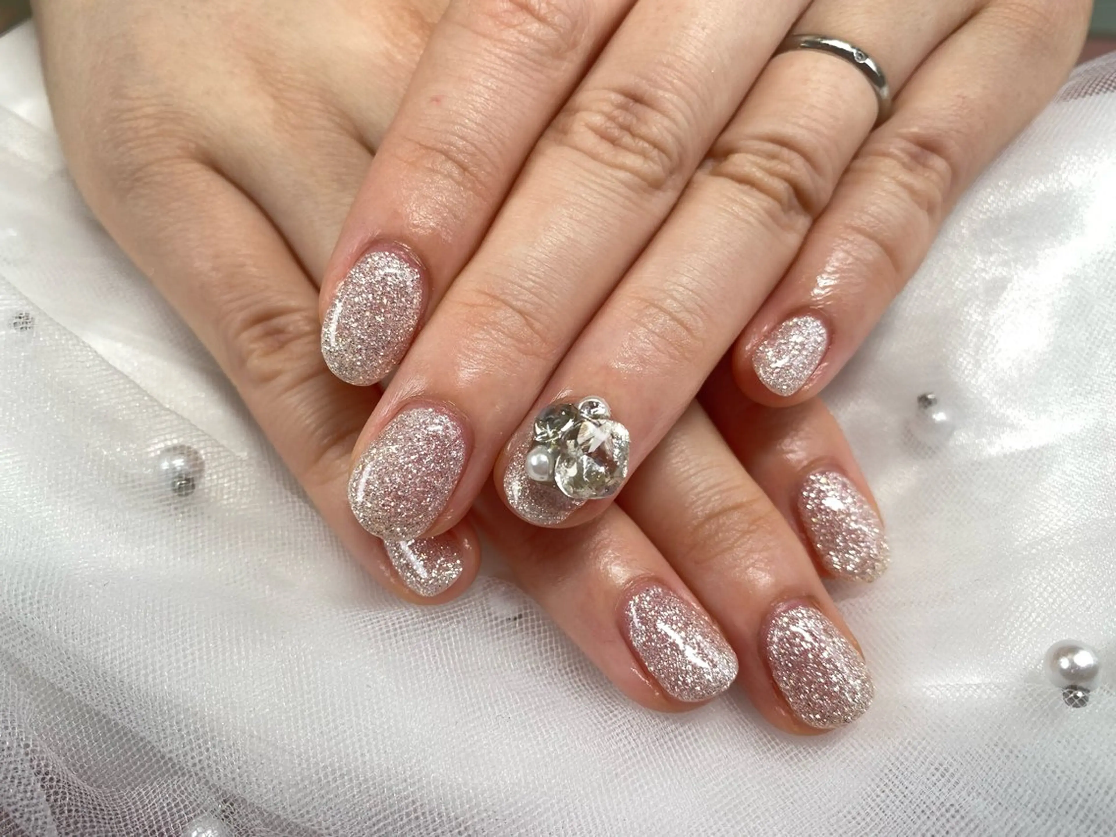 ネイル ラメ(グリッター) ピンク ハンドネイル Nailsalon Charis.yuのネイルデザイン