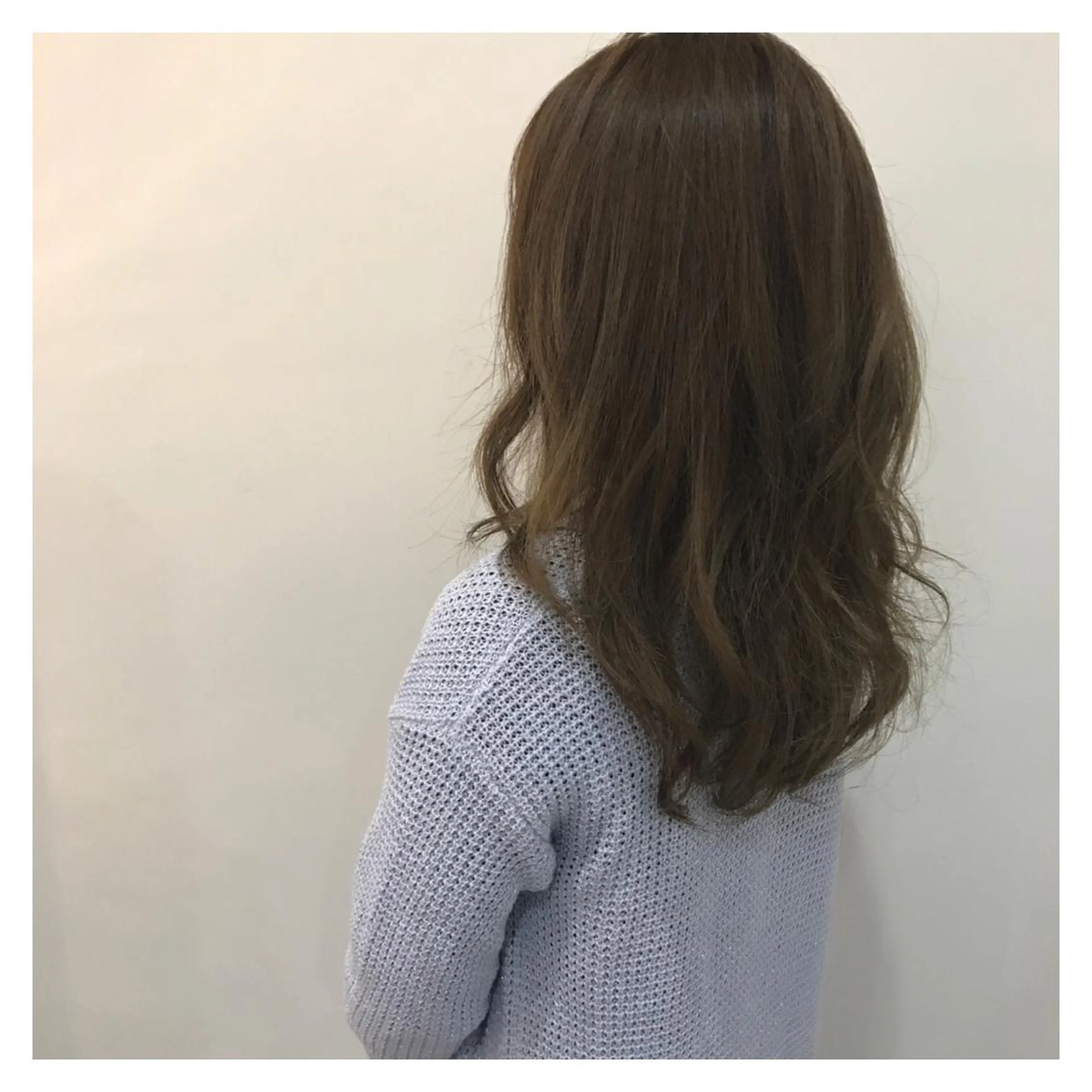 セミロング カラー ヘアアレンジ グレージュ 福壽 優奈のヘアスタイル