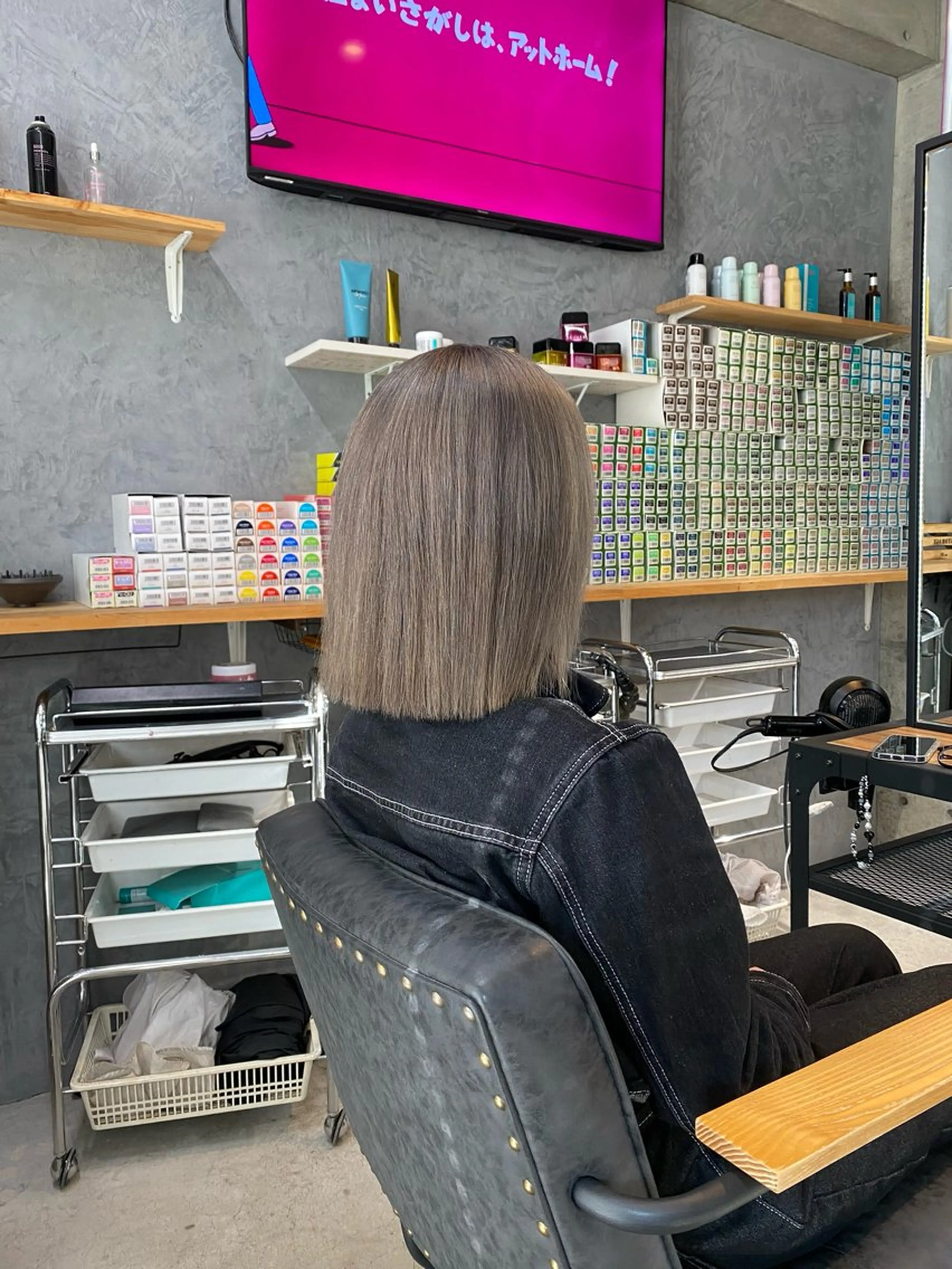 ショート カラー ブリーチ ケアブリーチ グレージュ ヘアカラー トリートメント SUONO所属・ブリーチムラ修正 /ハイトーン/青砥大のヘアスタイル