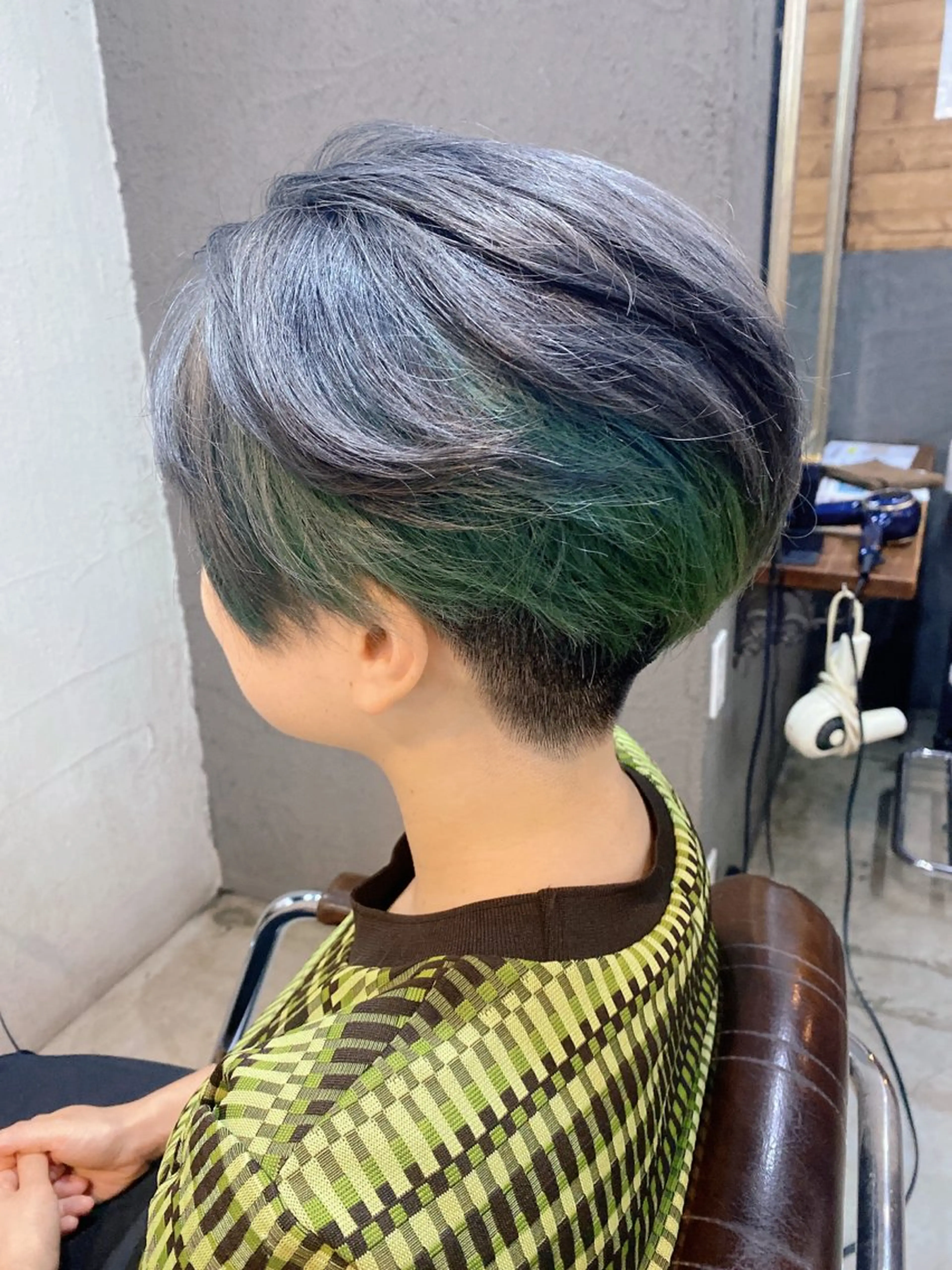 ショート カラー ブリーチ インナーカラー ヘアカラー トリートメント 桜田 修未のヘアスタイル